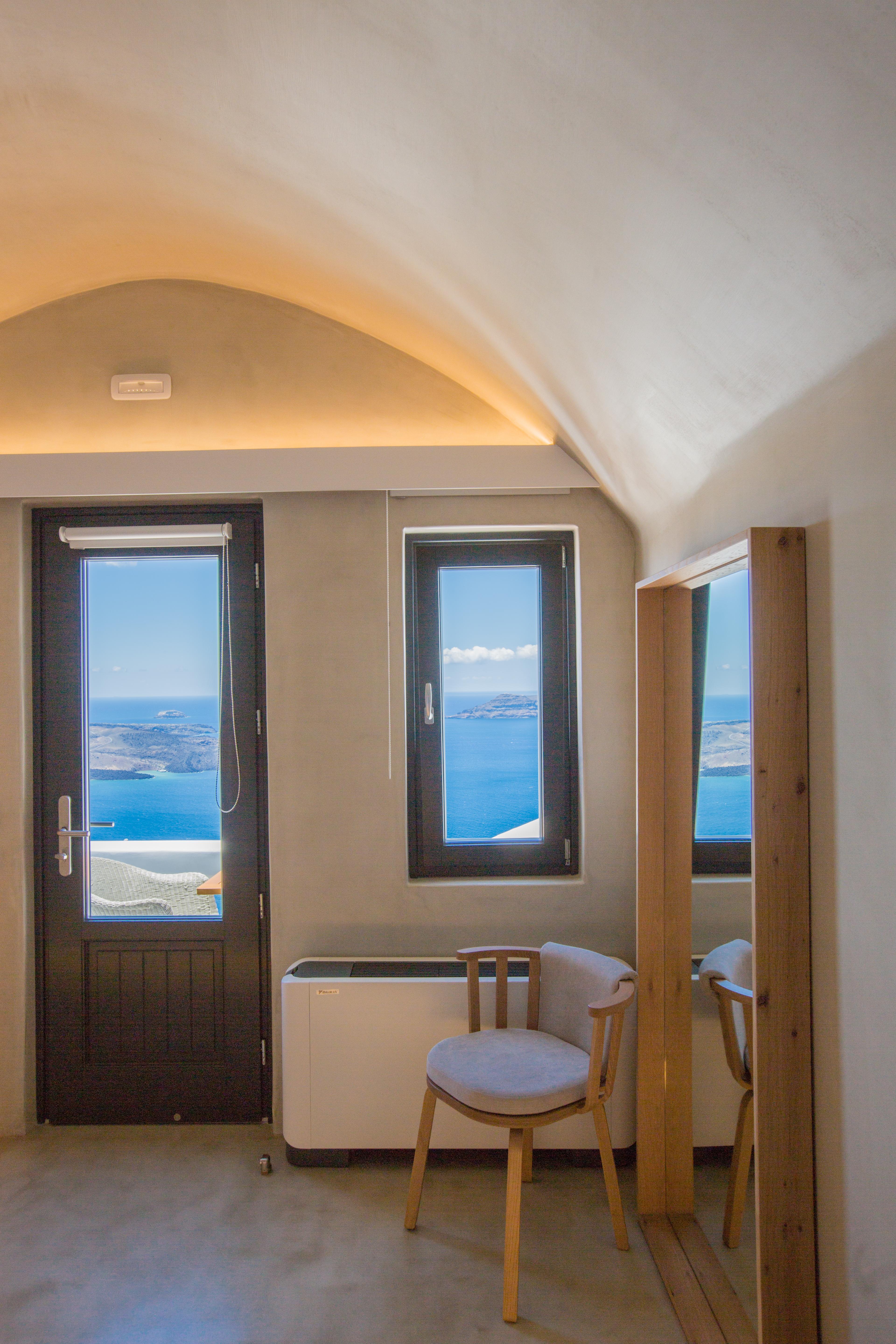 Chic Santorini Hotel 3*