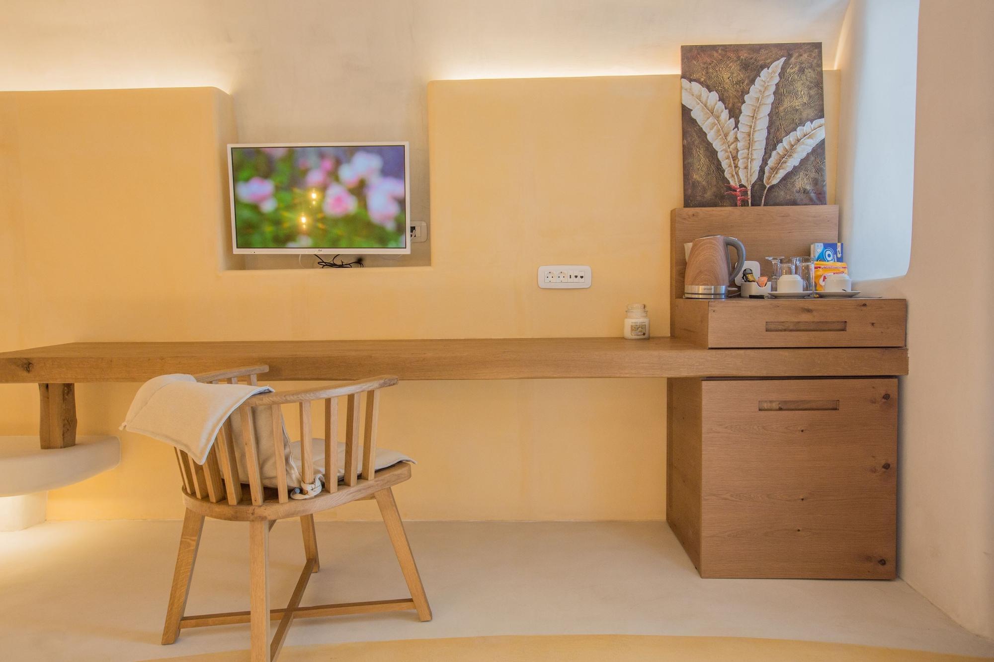 Chic Santorini Hotel