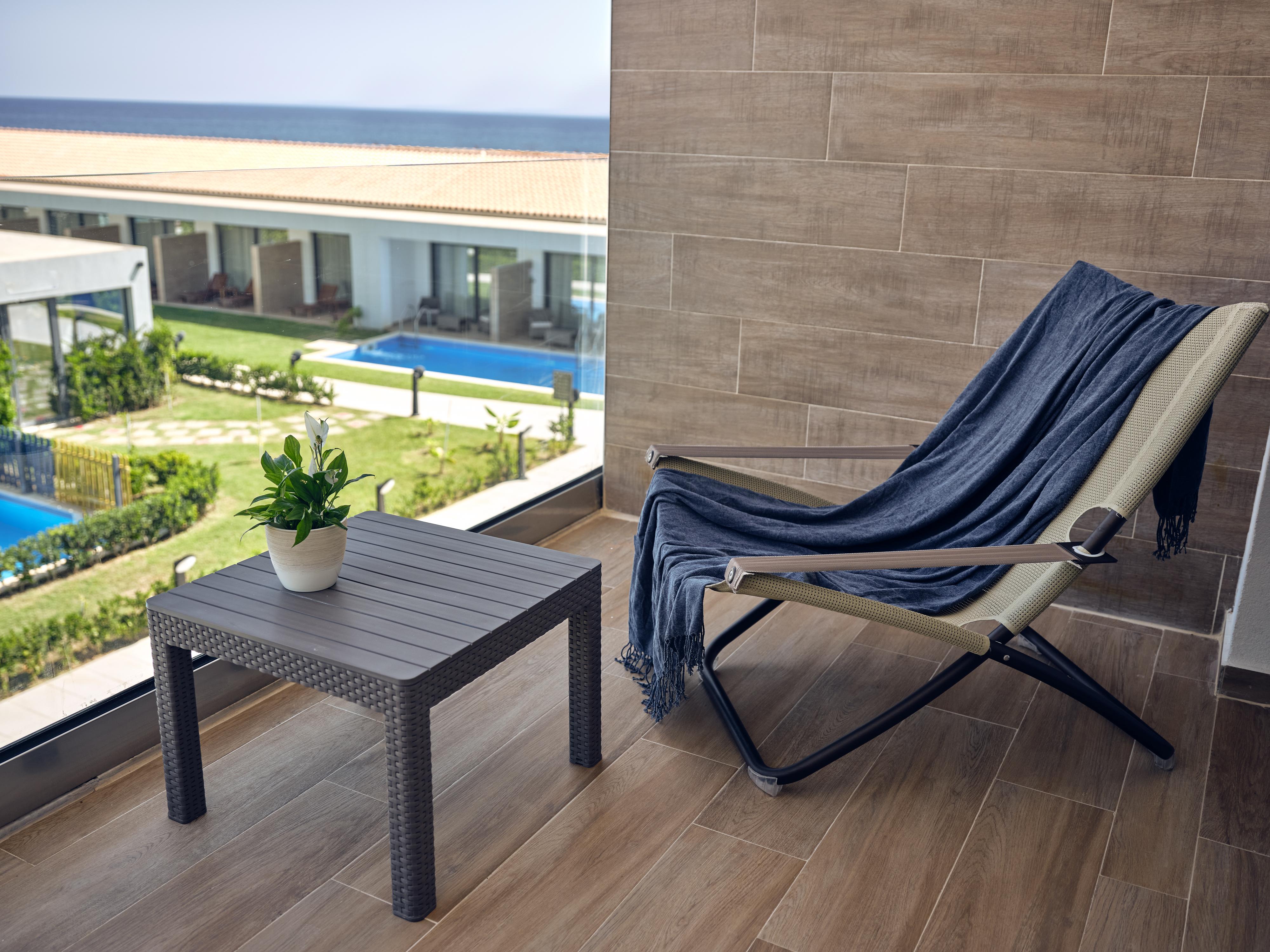 Cavo Orient & 4*