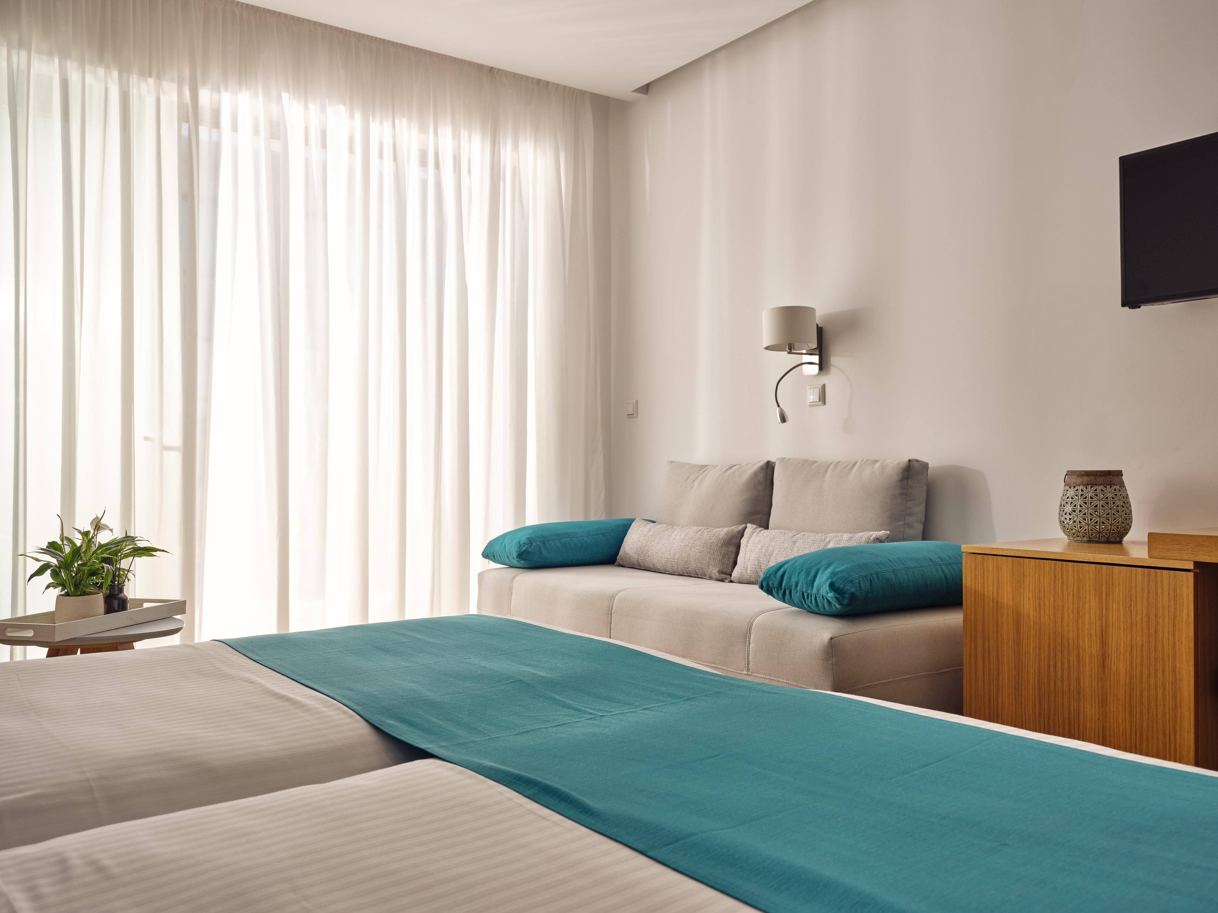 Cavo Orient & 4*