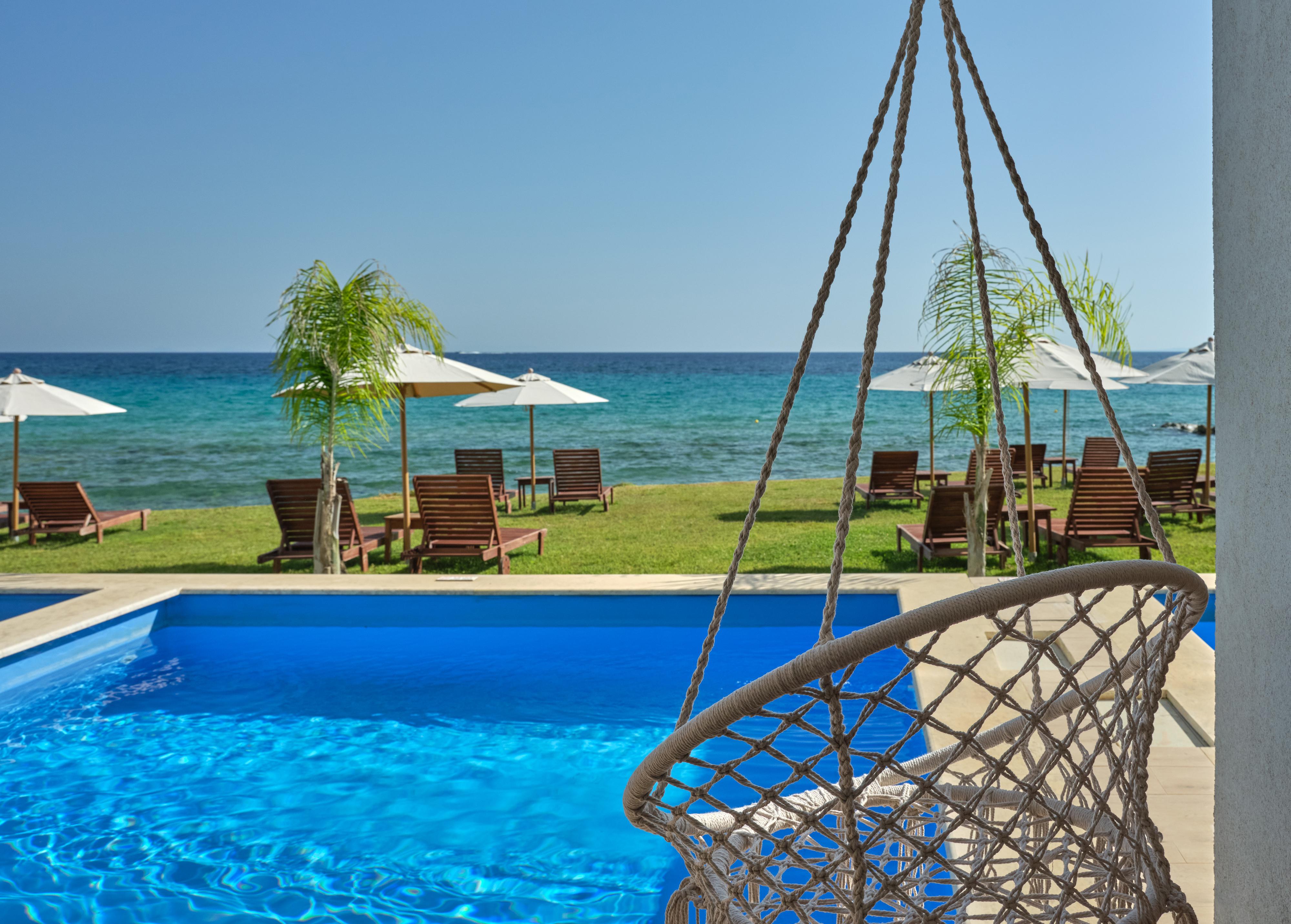 Cavo Orient & 4*