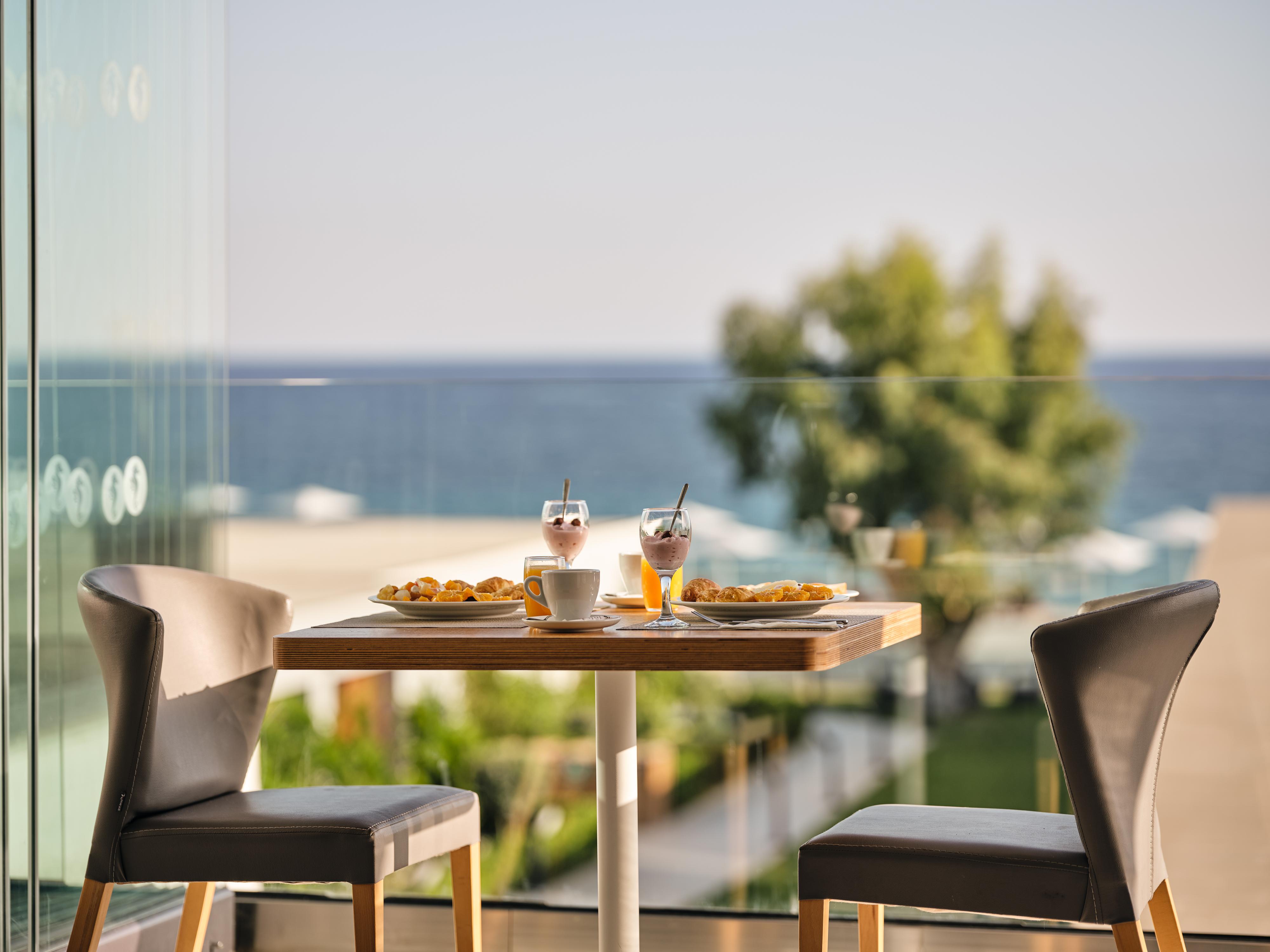 Cavo Orient & 4*