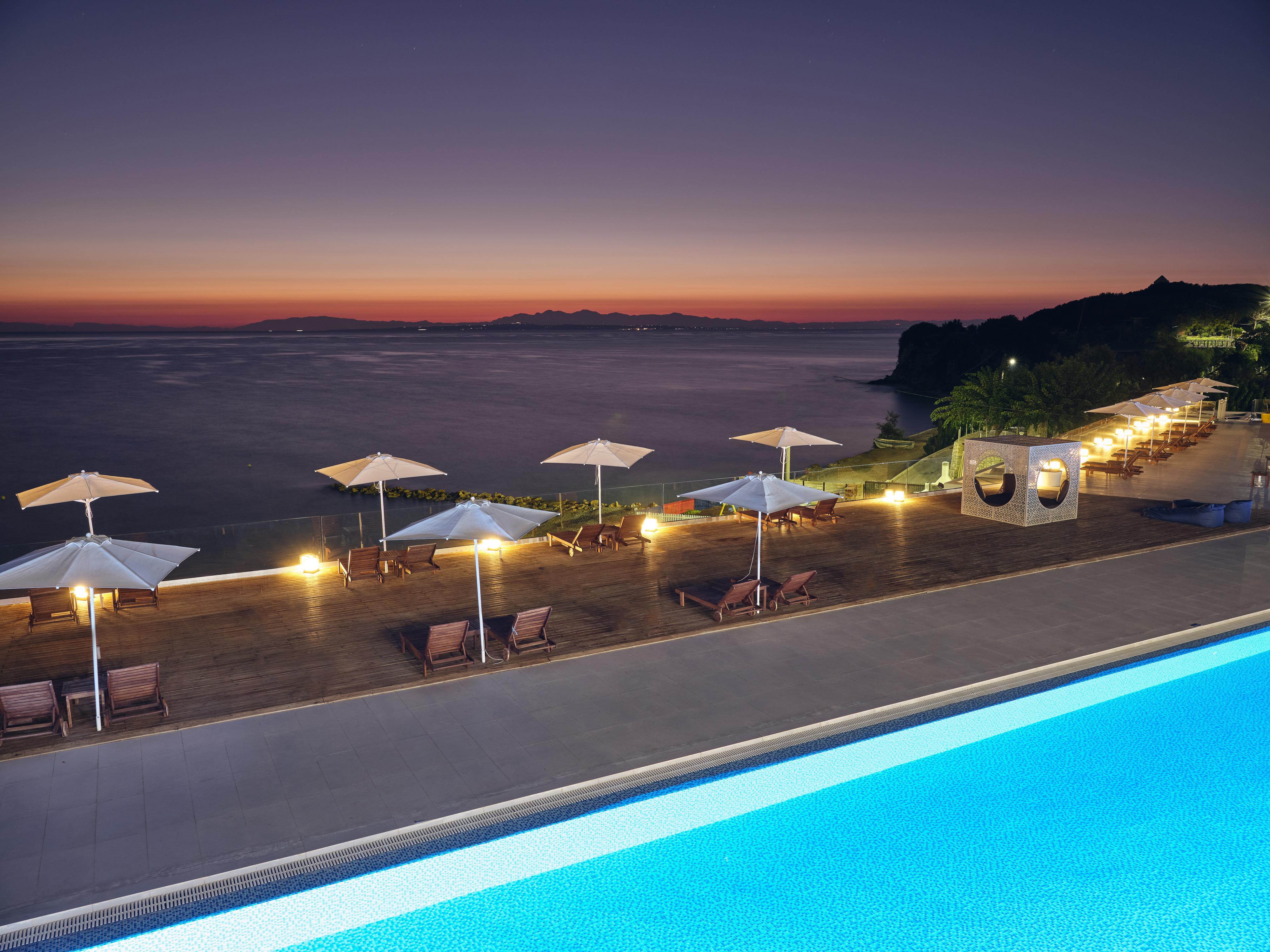Cavo Orient & 4*