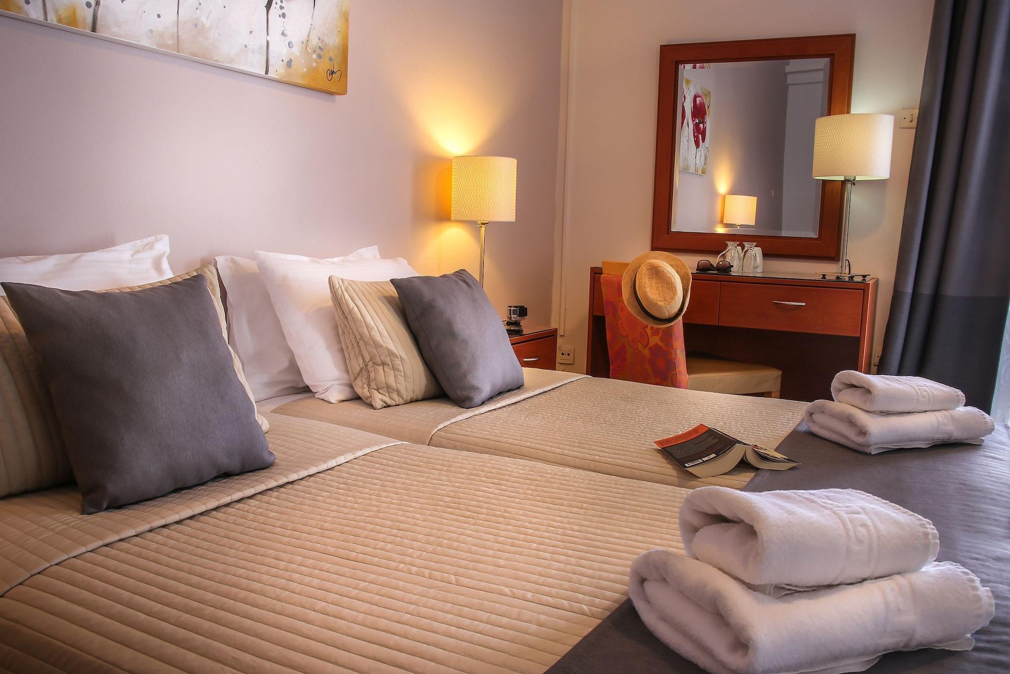 Chryssi Akti, Sure Collection Hotel Batsi (Andros)