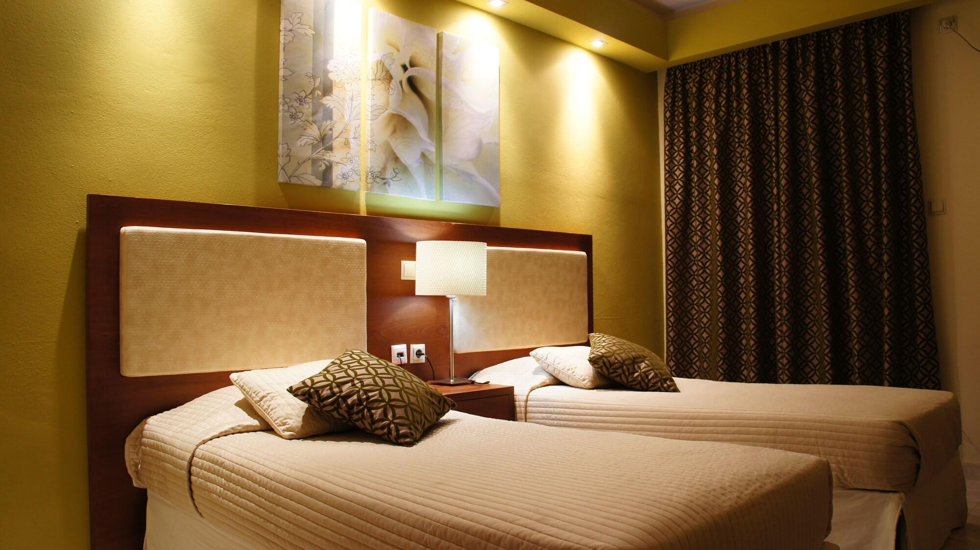 Chryssi Akti, Sure Collection Hotel 3*