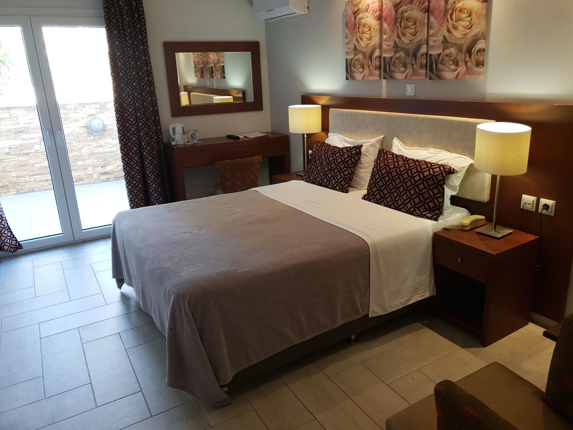 Chryssi Akti, Sure Collection Hotel Batsi (Andros)