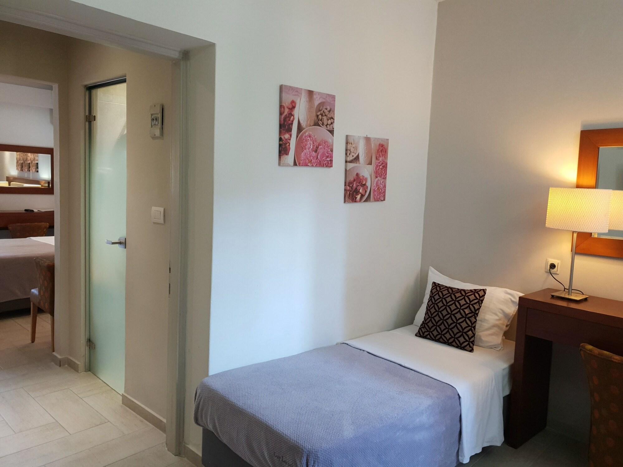 Chryssi Akti, Sure Collection Hotel 3*