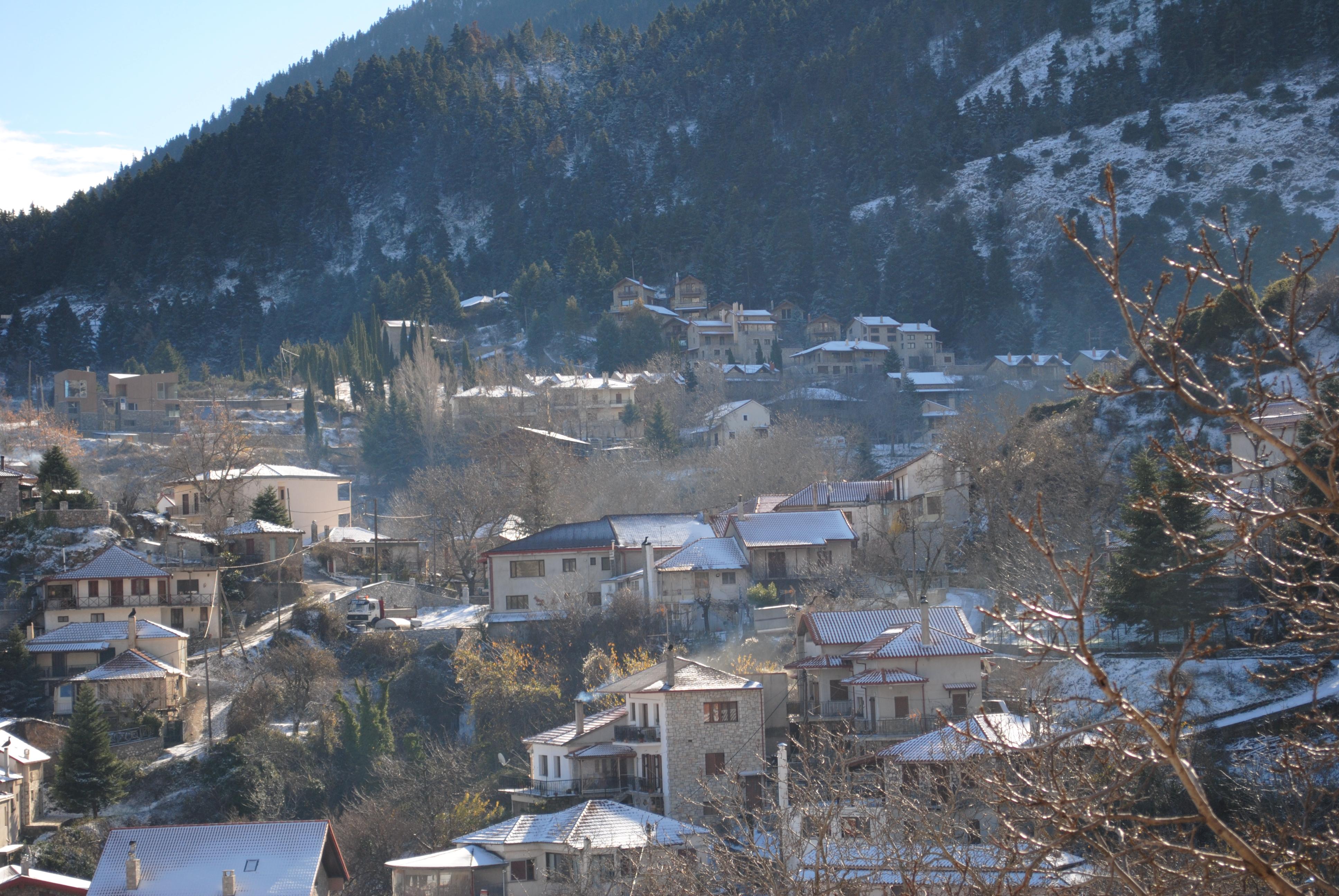 To Balkoni Tis Agorianis 2*