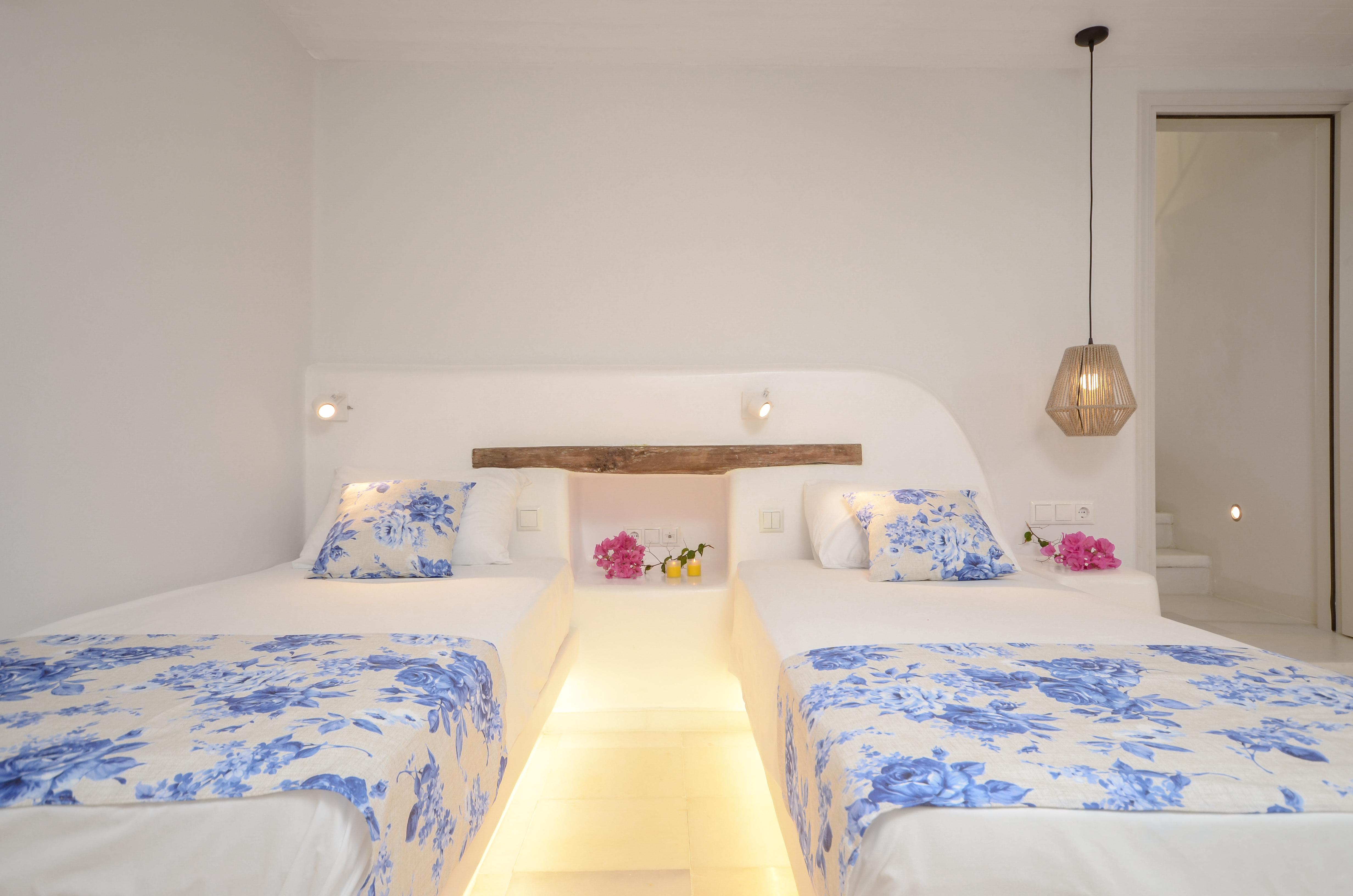 Naxian Queen Luxury & Agia Anna (Naxos)