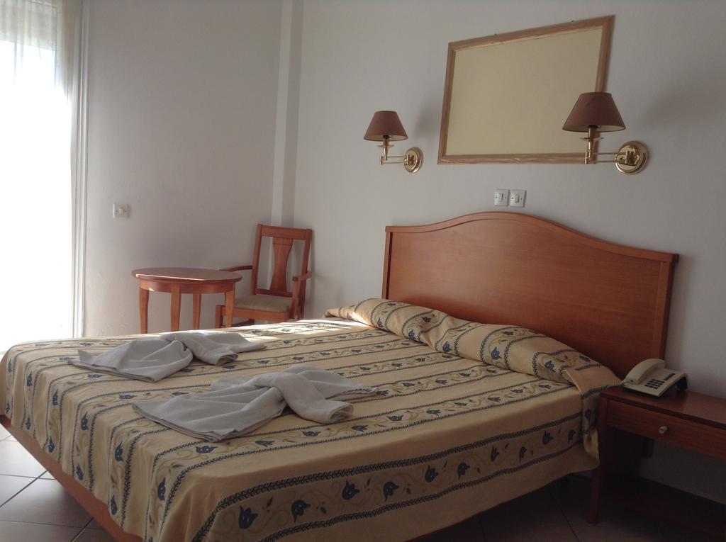 Meltemi Adamantas (Milos)