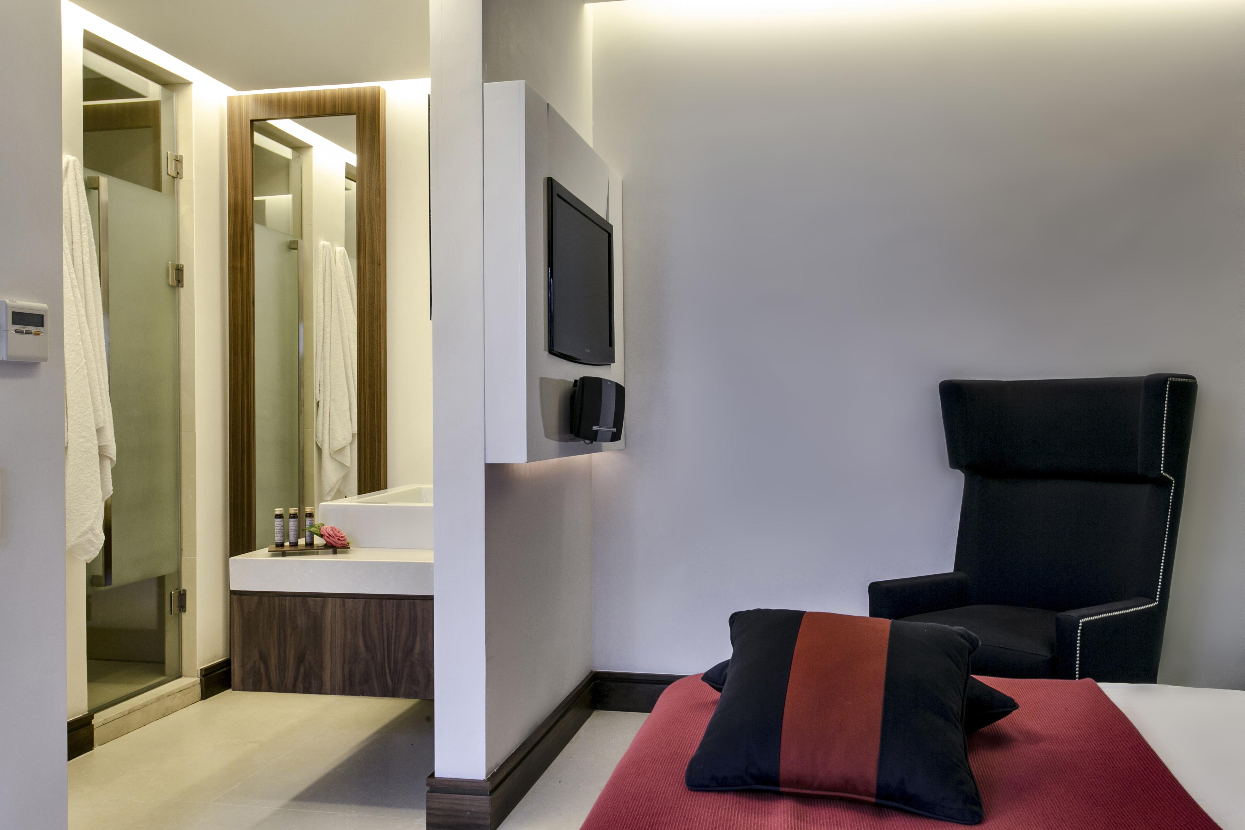 Hotel 12 Months & Tsagarada