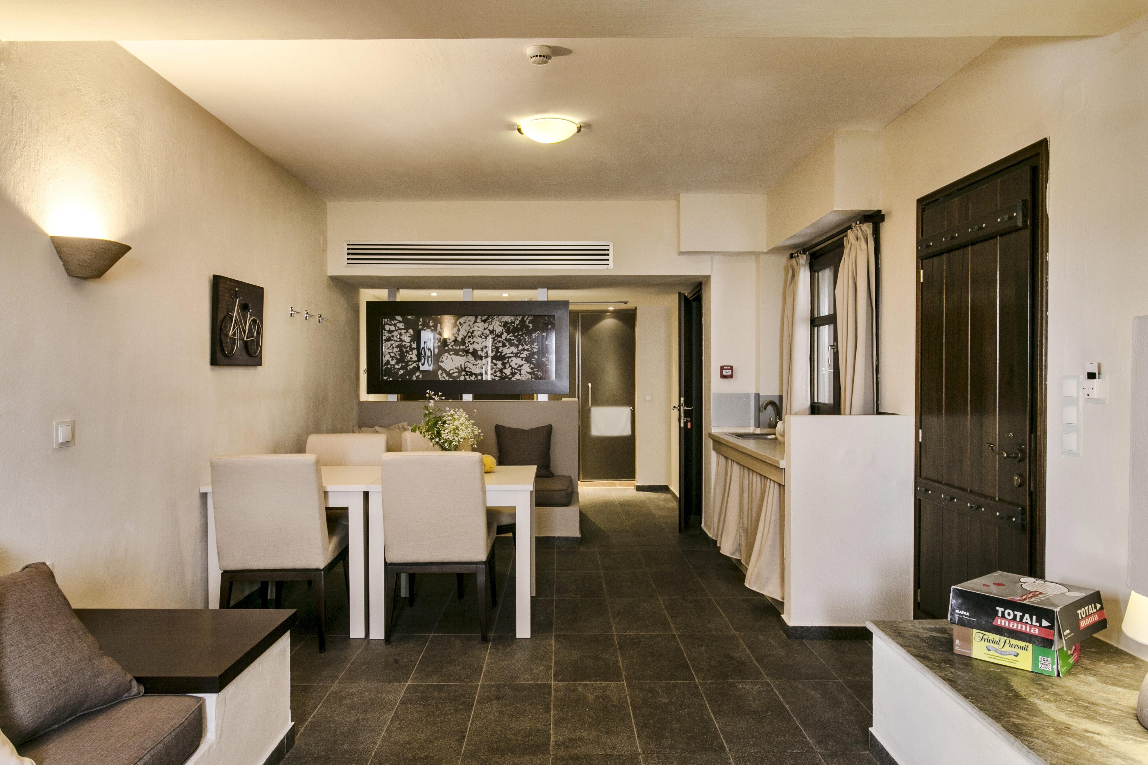 Hotel 12 Months & Tsagarada