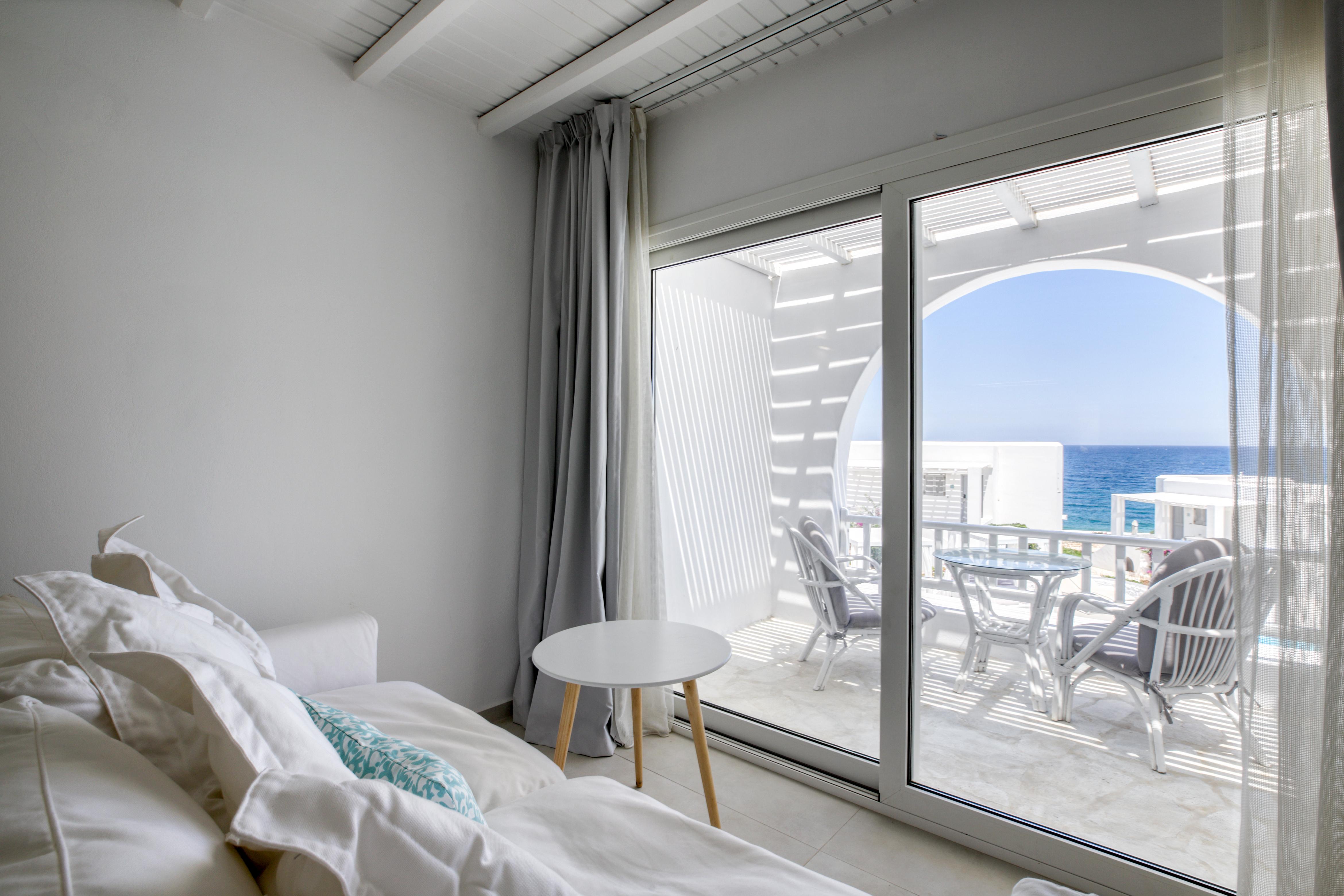 Andronis Minois Hotel Parasporos