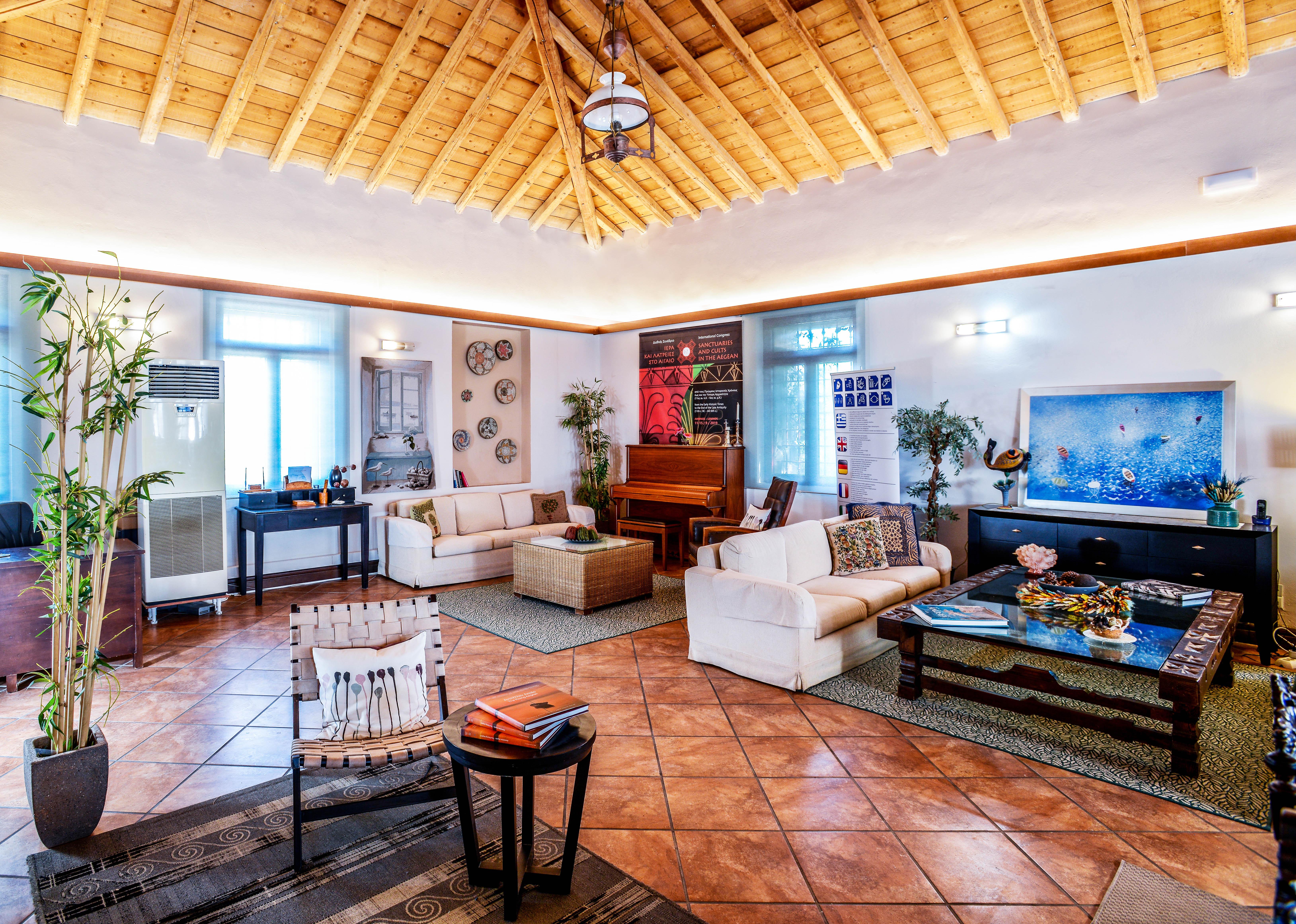 Village Boutique Varos