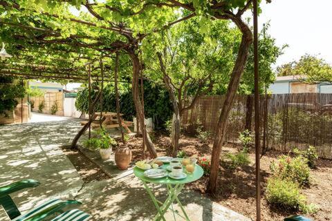 Spacious Farmhouse With Big Yard And Fireplace Holiday home *