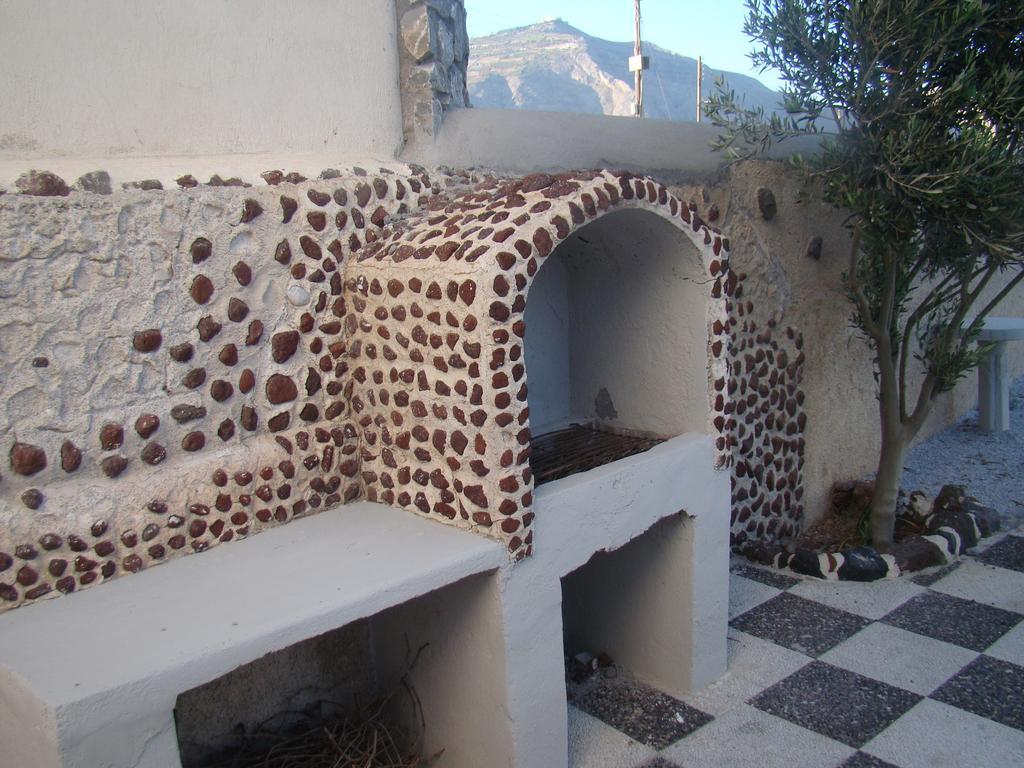 Tonaras & * Perivolos (Santorini)