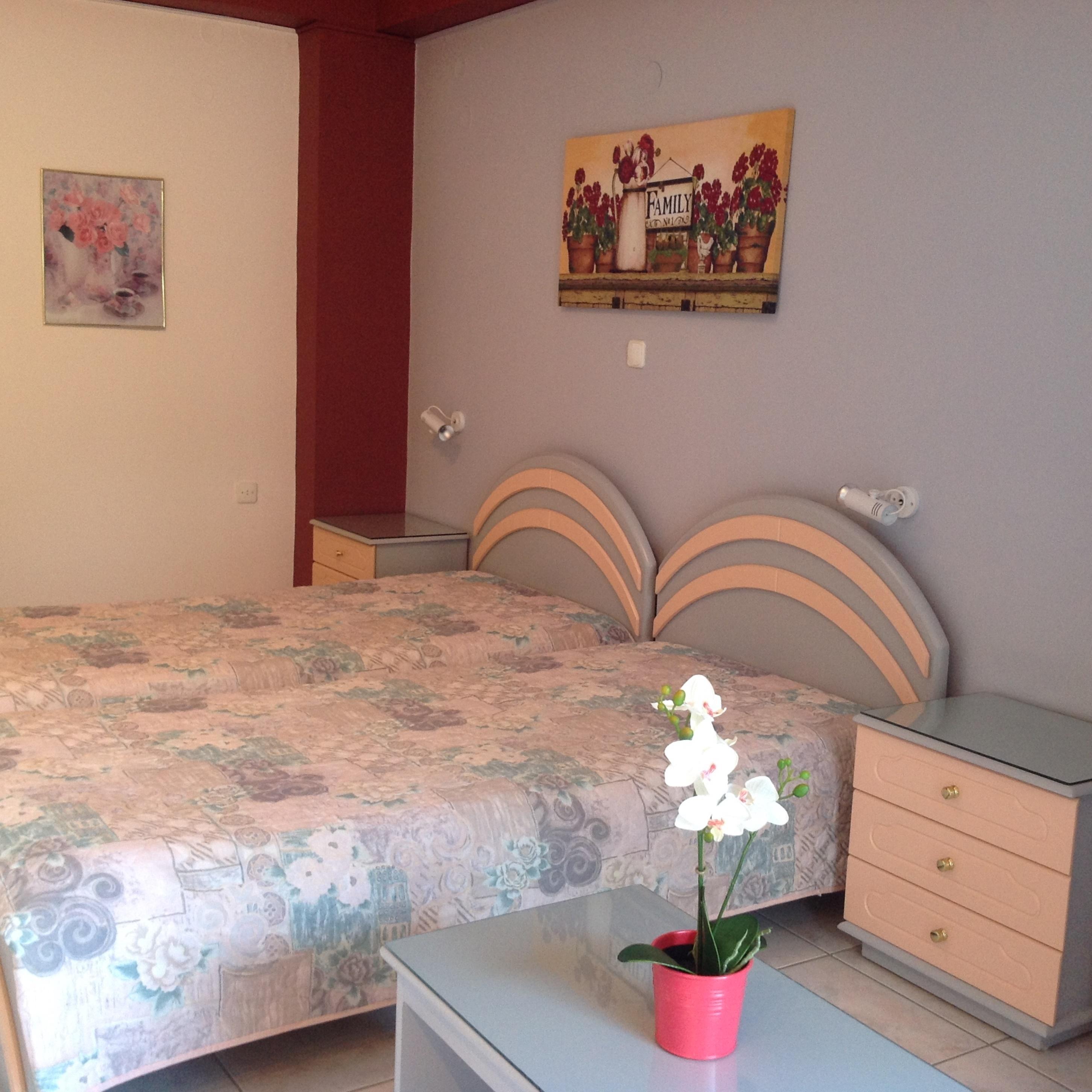Travlos Aparthotel 3*