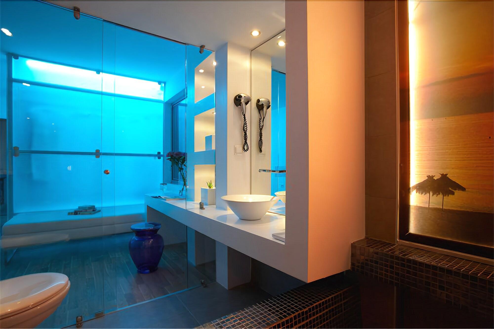 Kamari Hotel 3*