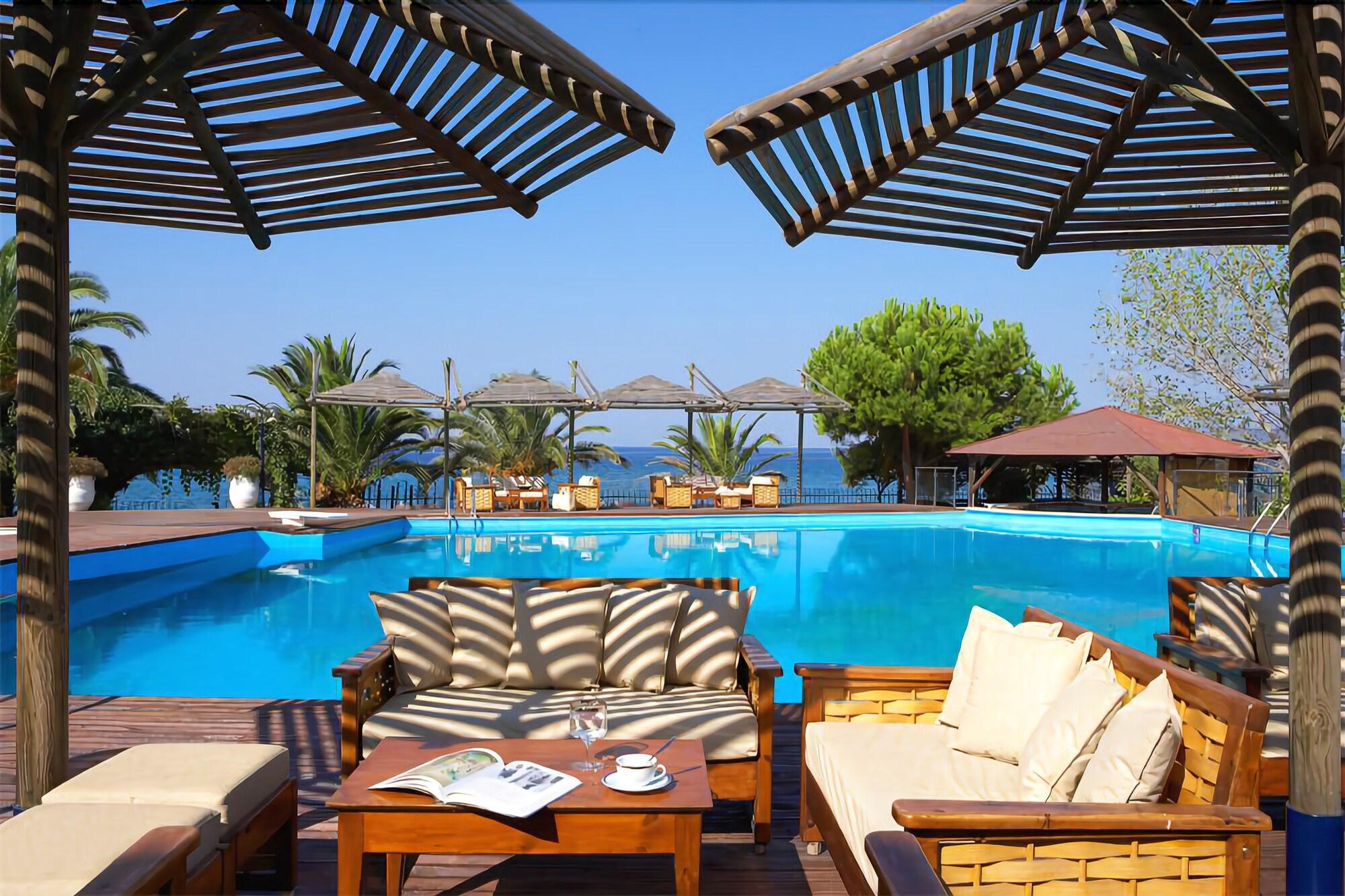Kamari Hotel 3*