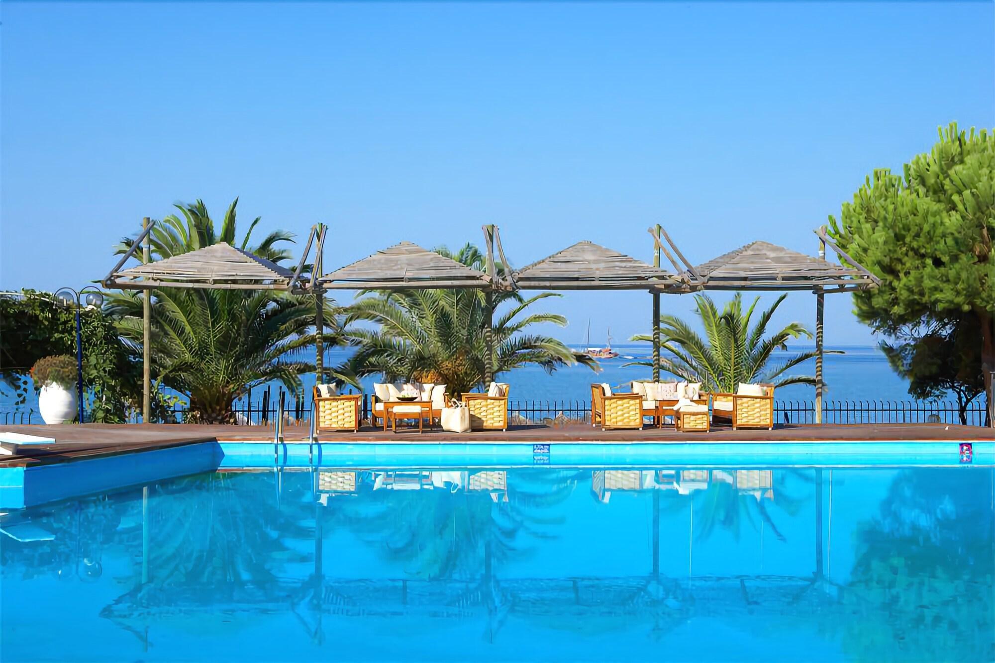 Hotel Kamari Potos