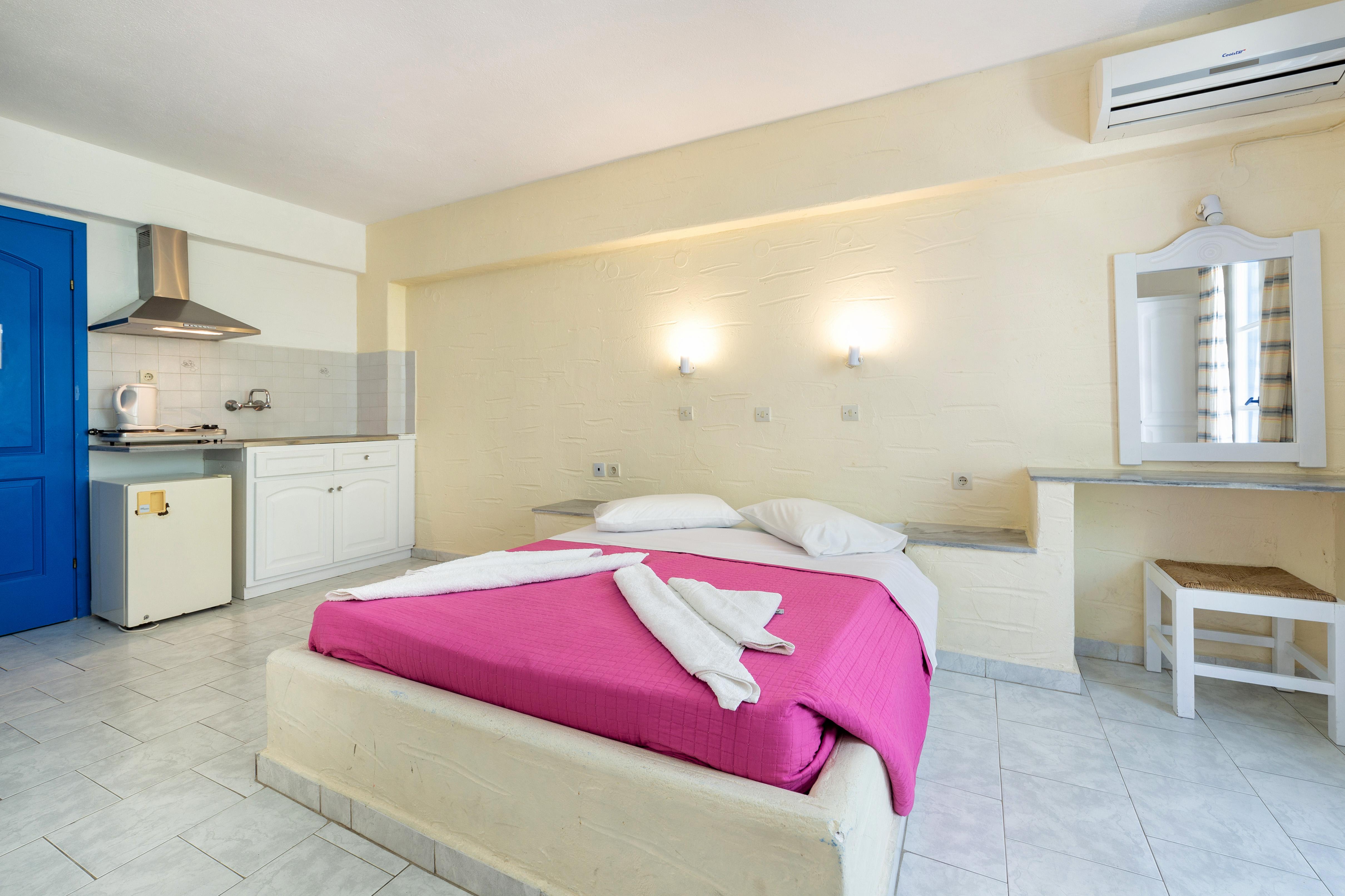 Stratos & Parikia (Paros)