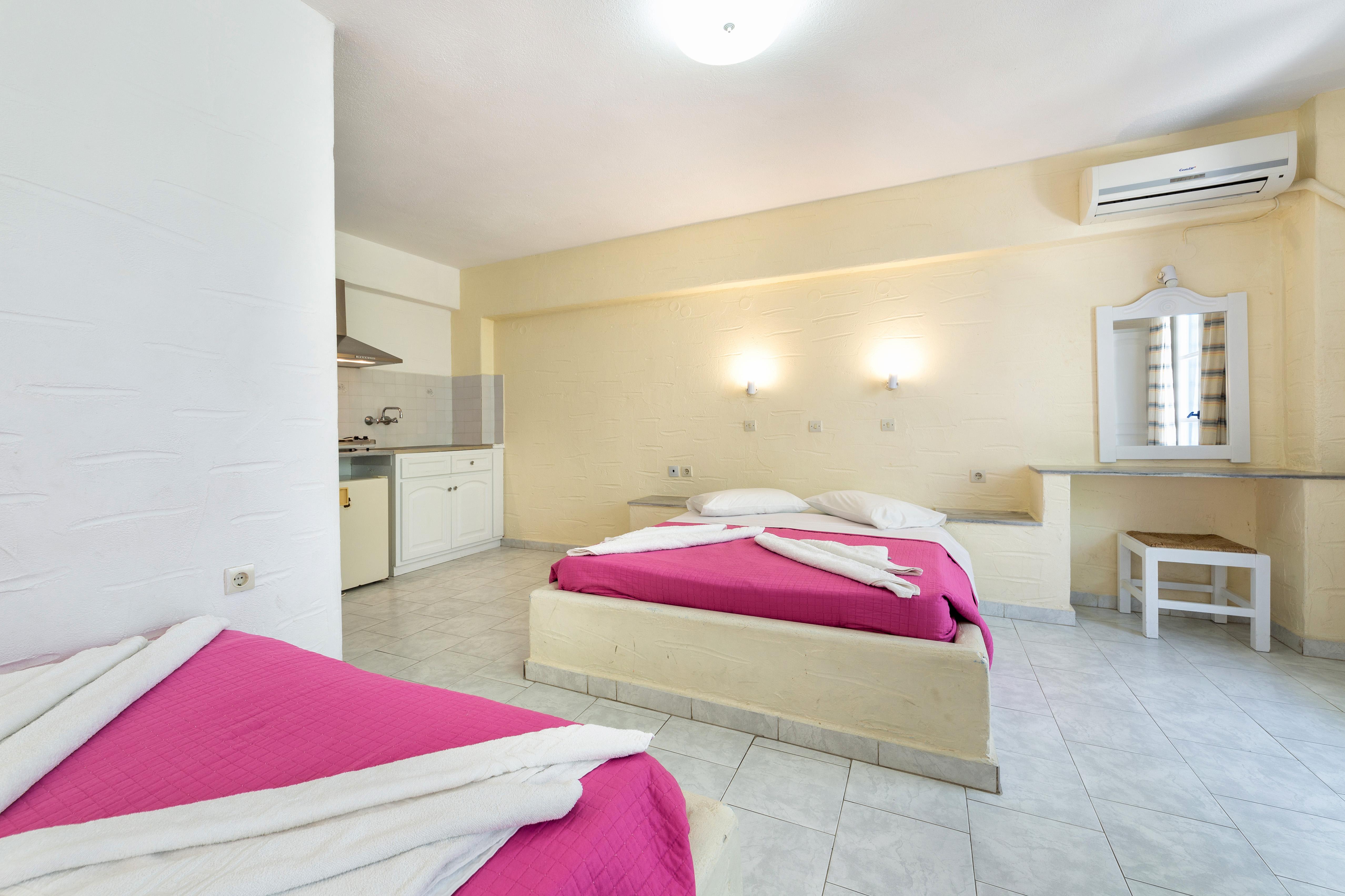 Stratos & Aparthotel 3*