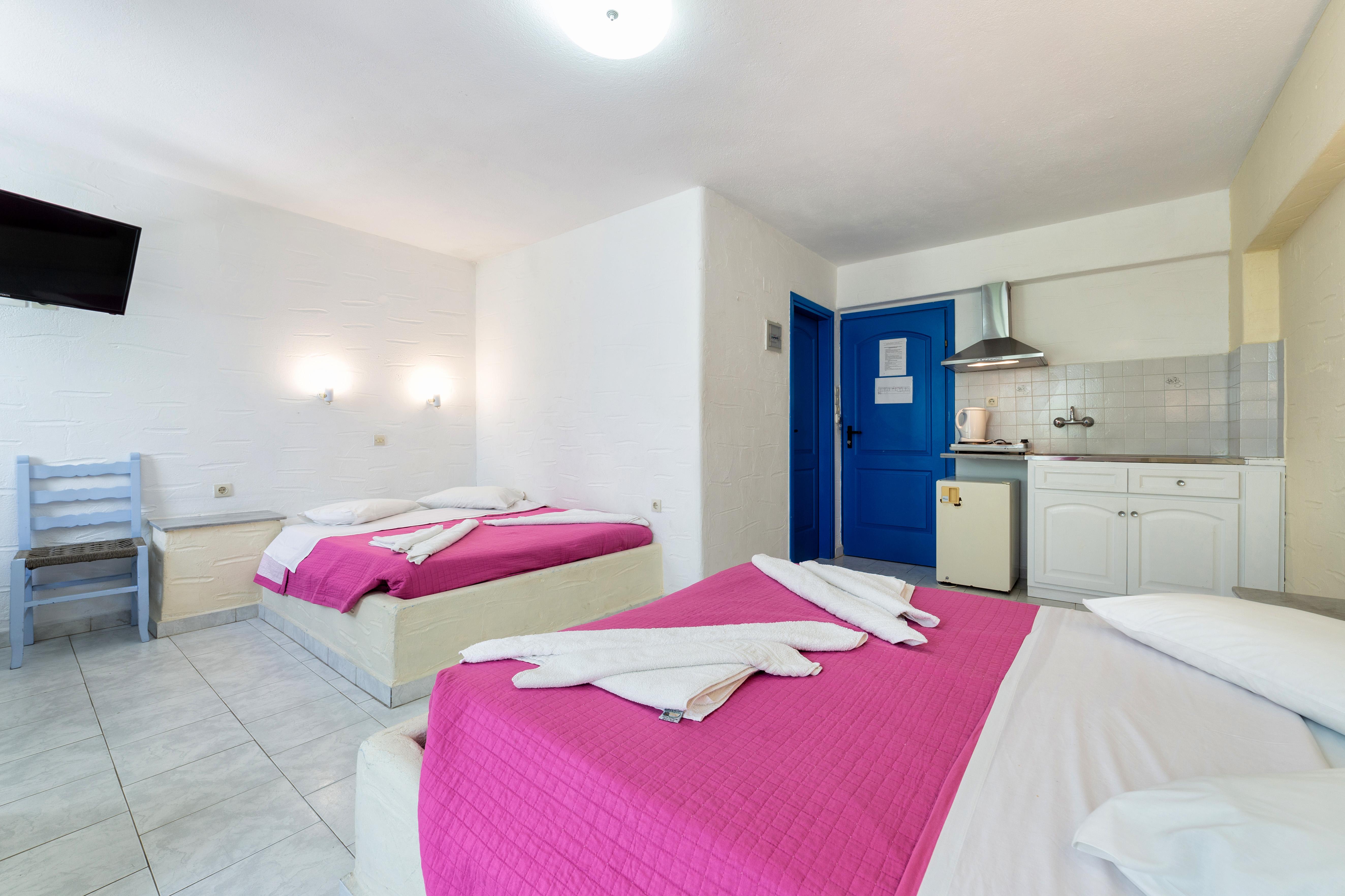 Stratos & Aparthotel 3*