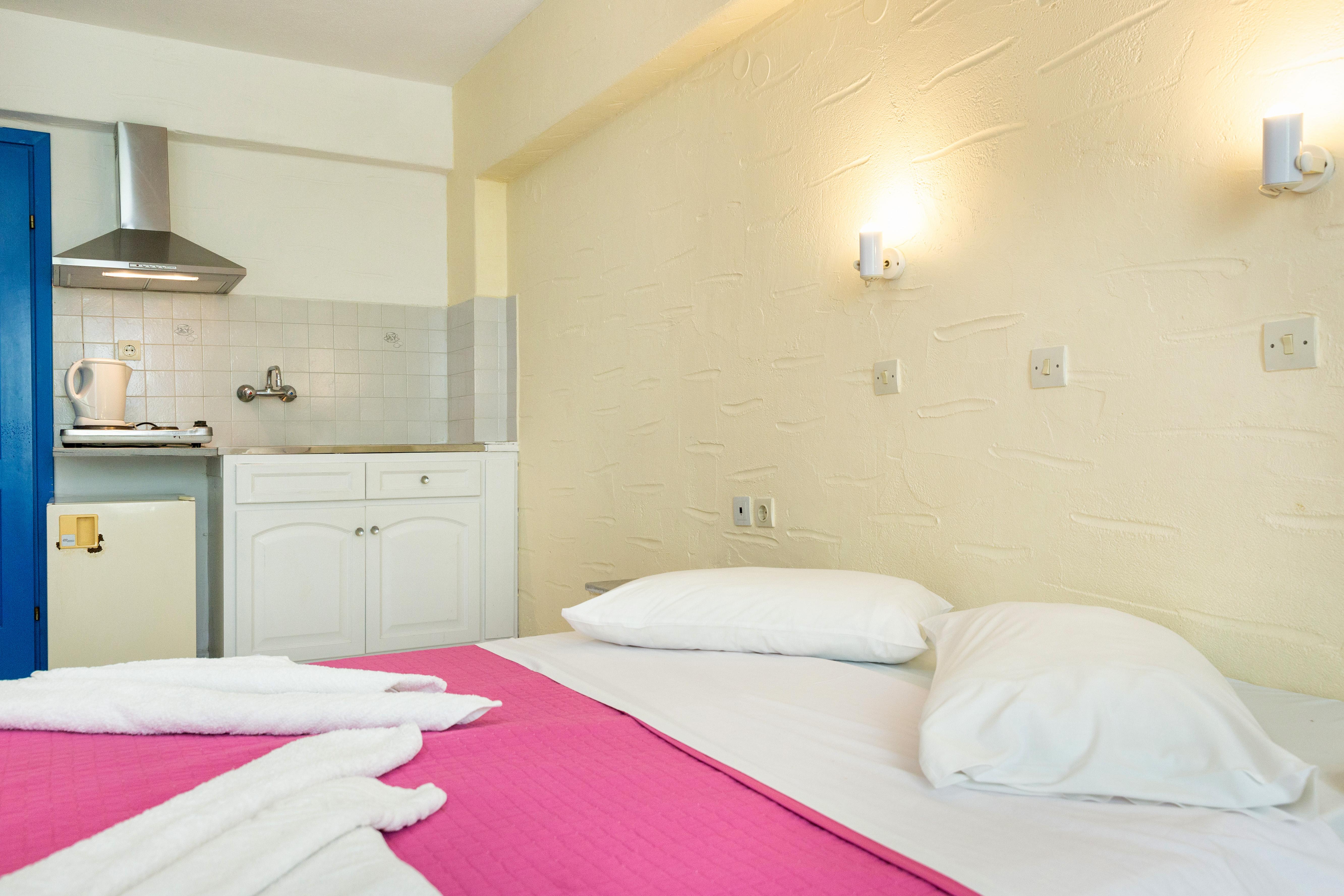 Stratos & Aparthotel Parikia (Paros)