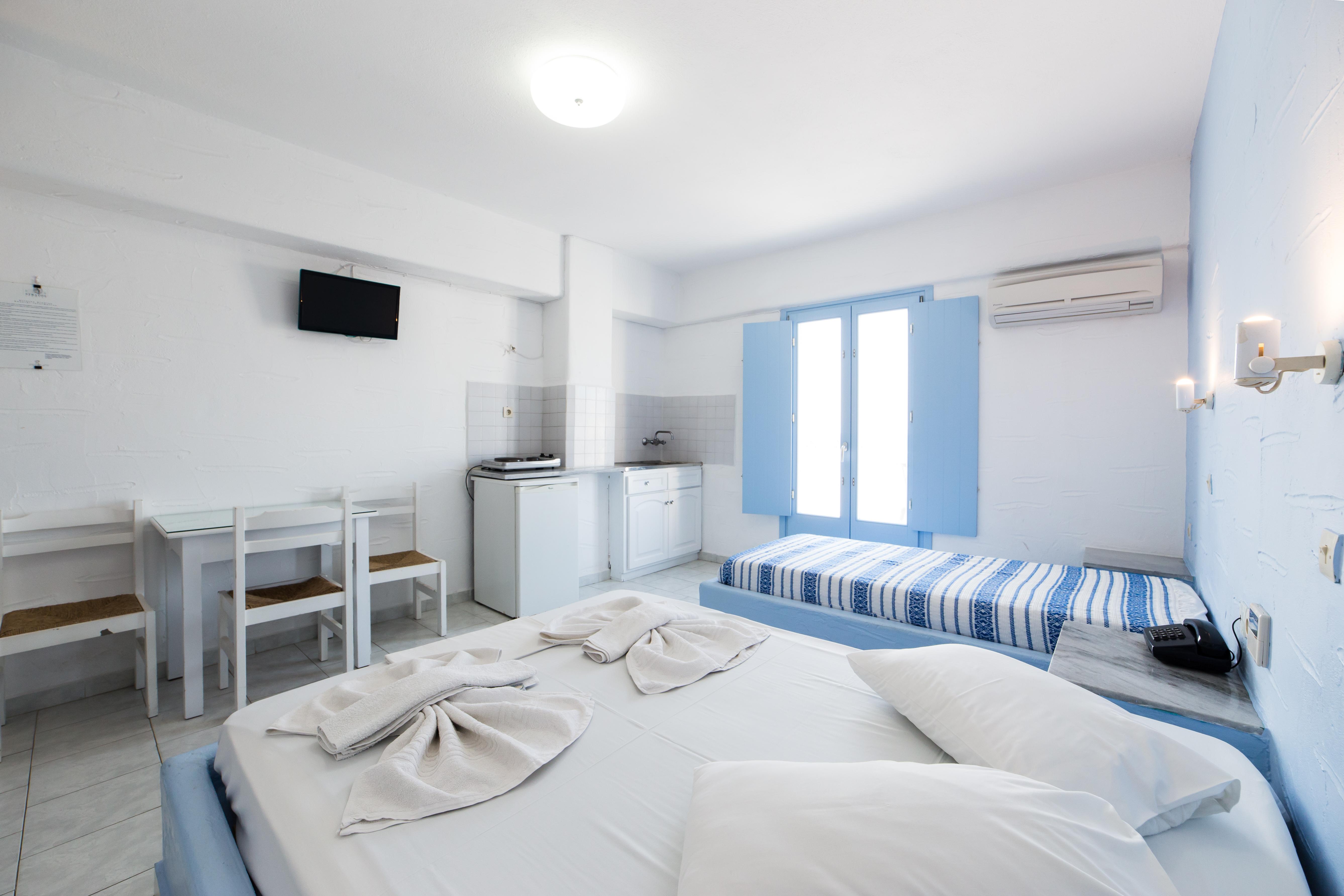 Stratos & Aparthotel Parikia (Paros)