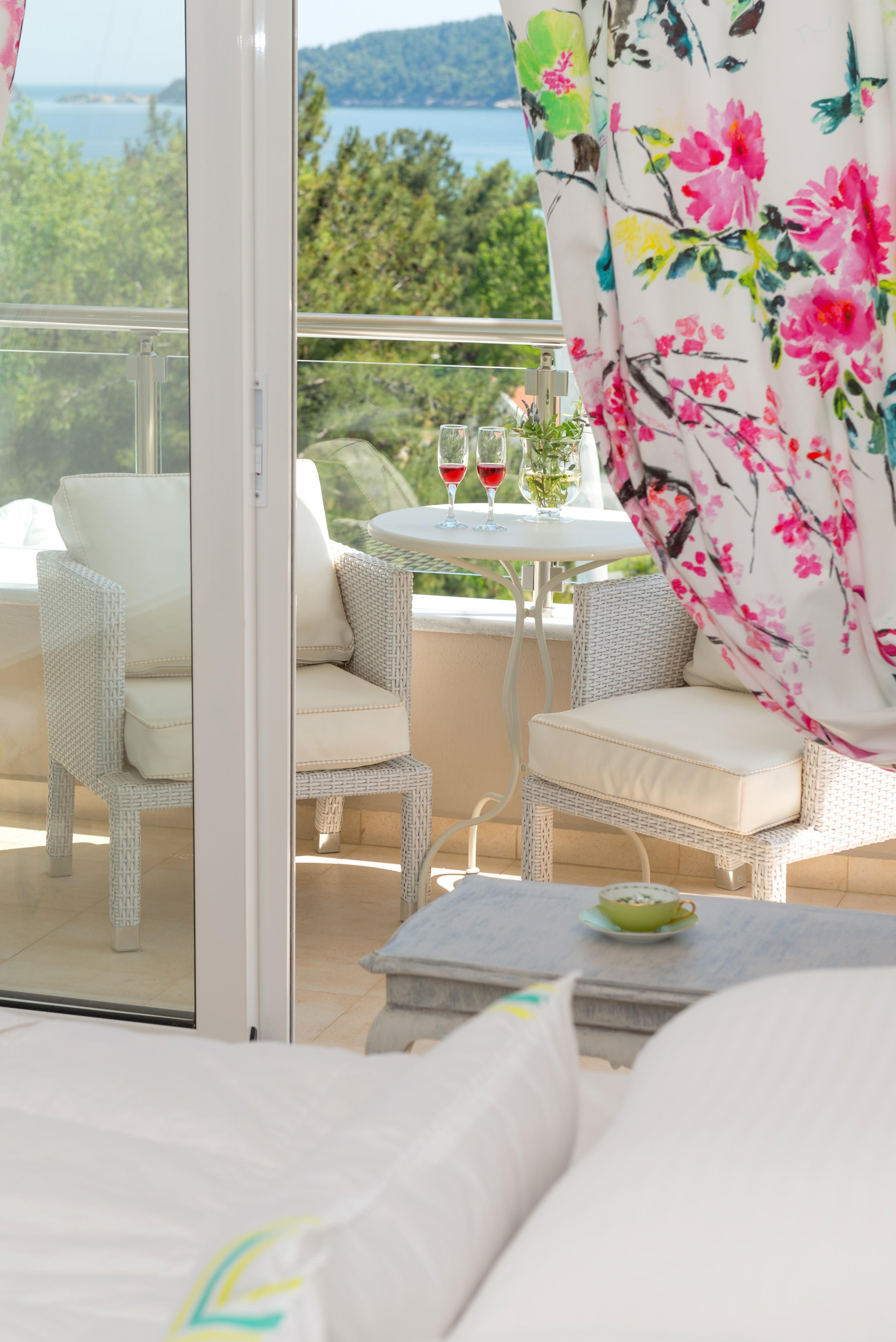 Mare Monte Small Boutique