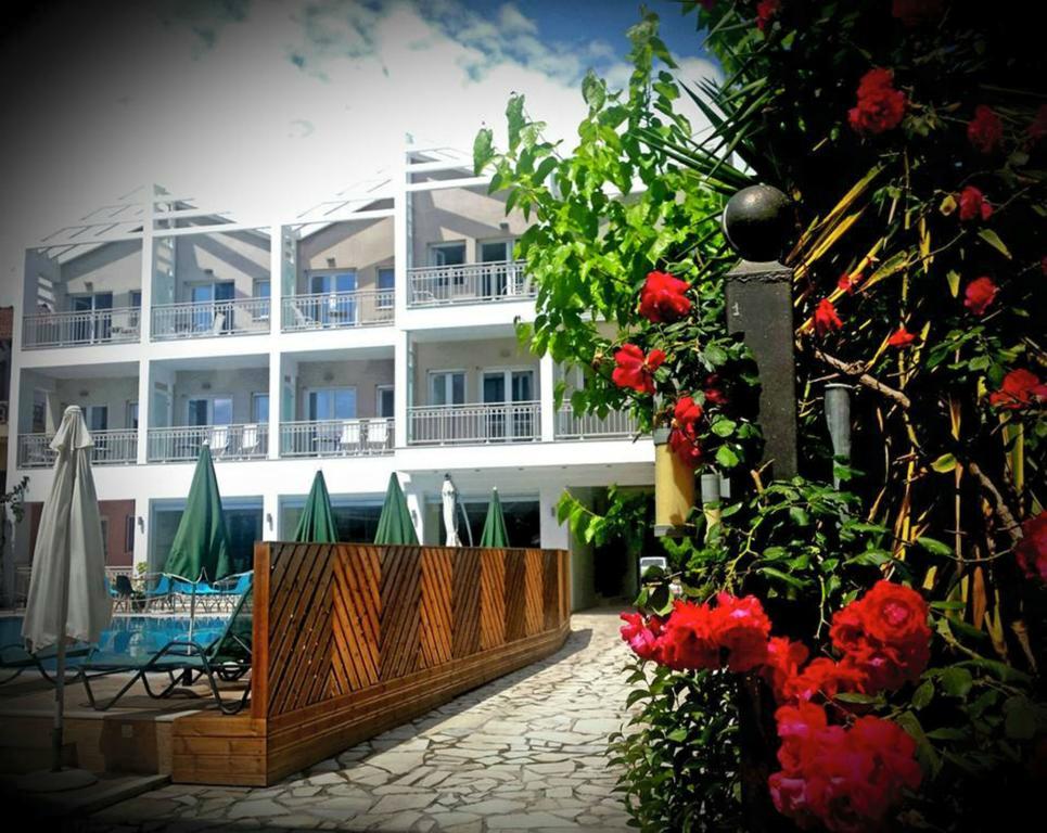 Aggelos & Deluxe Aparthotel