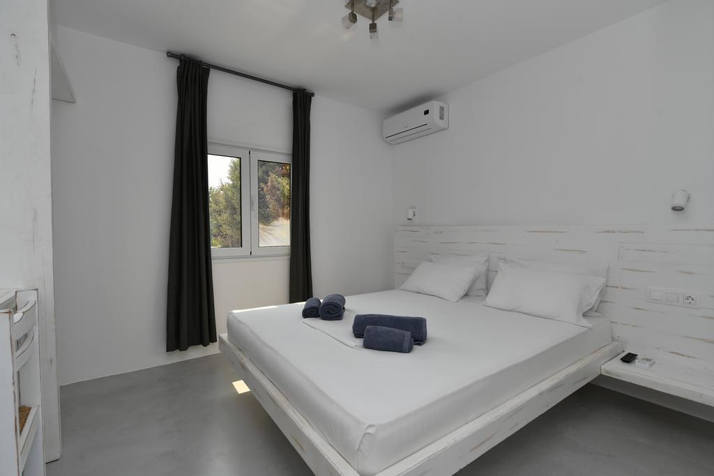 Surfing 3* Santa Maria (Paros)