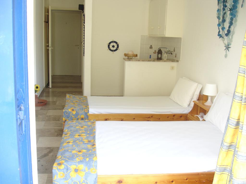 Aparthotel Demos Studios *