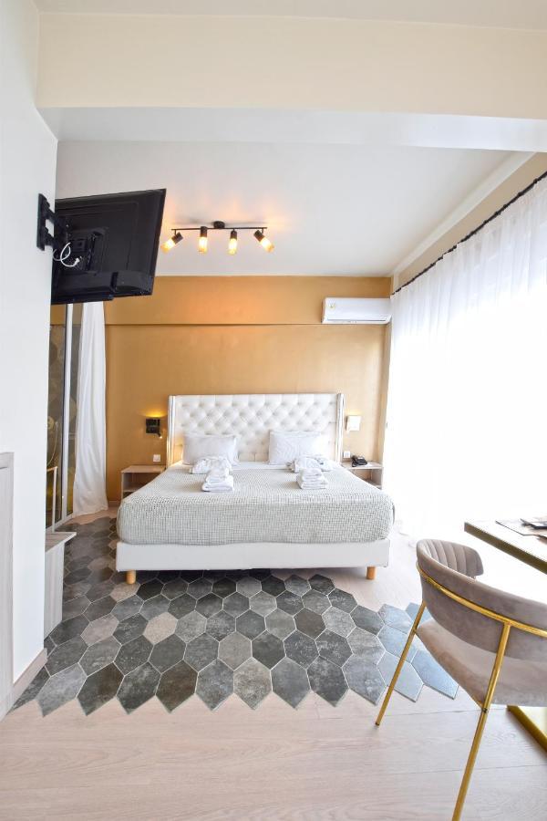 Hotel John's 3*