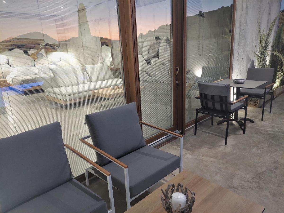 Marnos Luxury Villa *