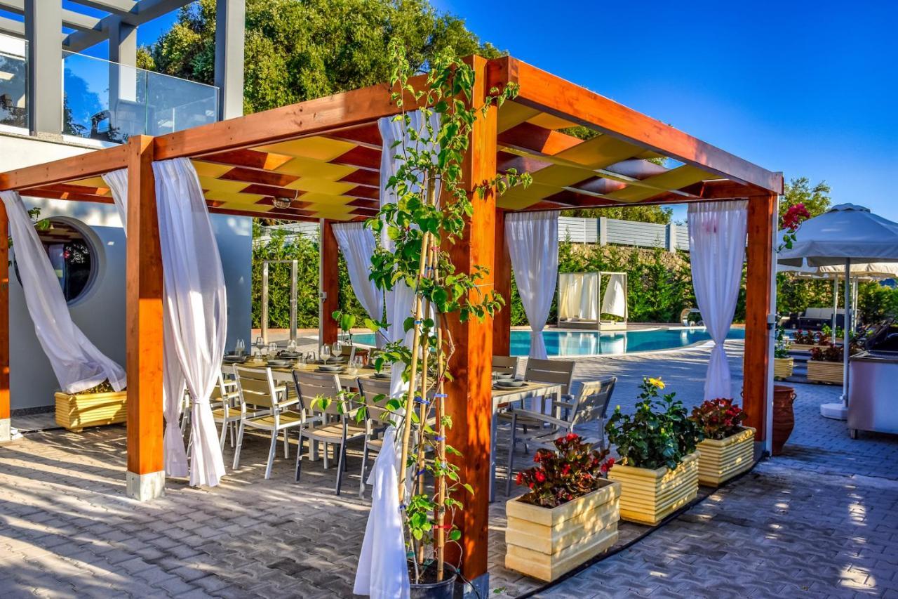 Five Stars Villa *