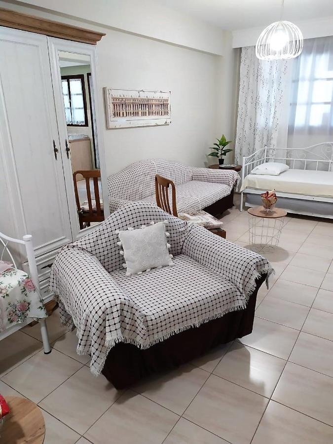 Retro House Holiday home Nea Peramos (Macedonia)