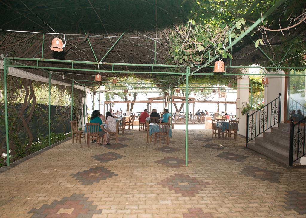 Morfoula Aparthotel Vatera