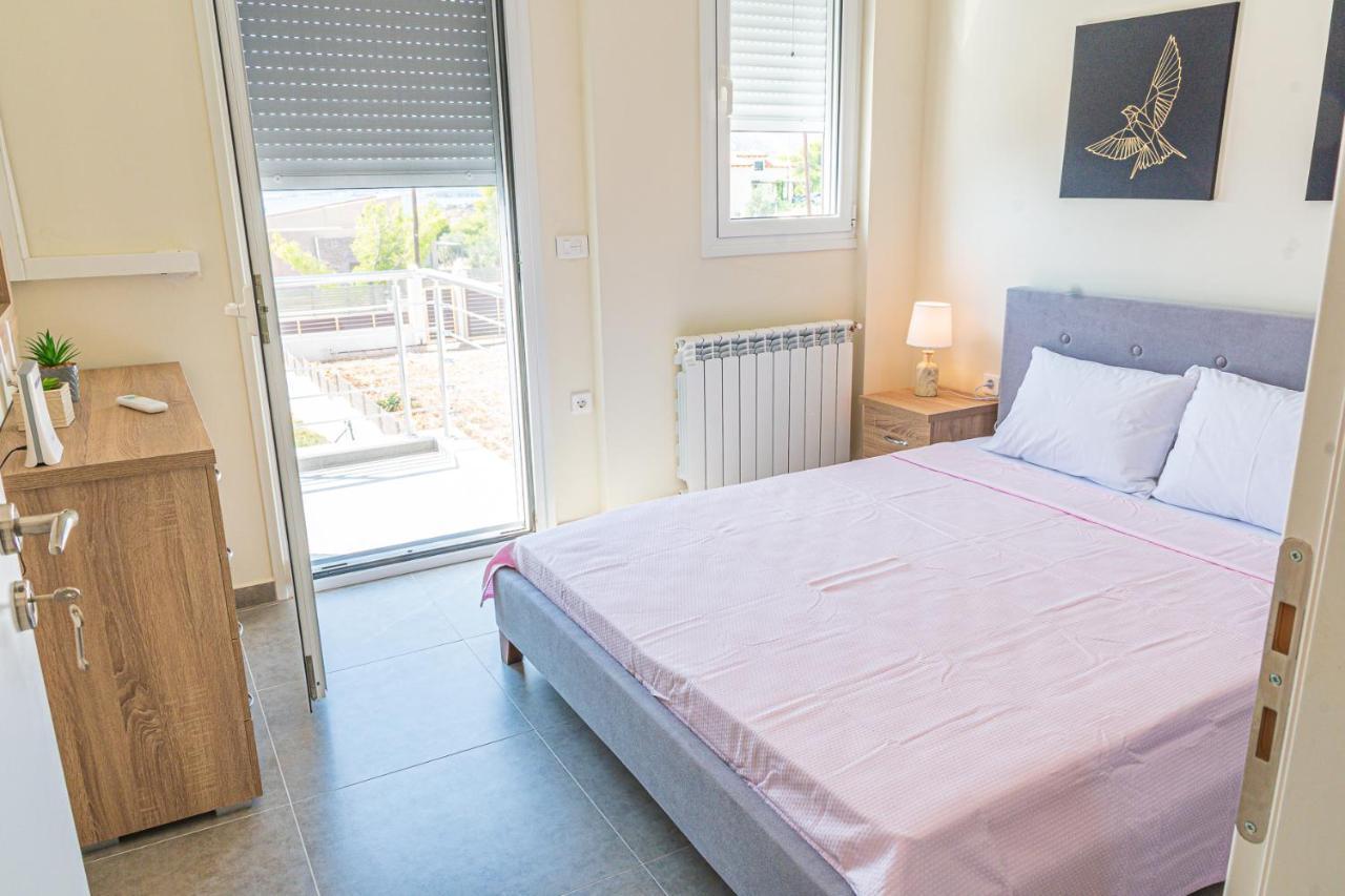Modern, Cheerful & Dream Catching In Corinth Isthmia