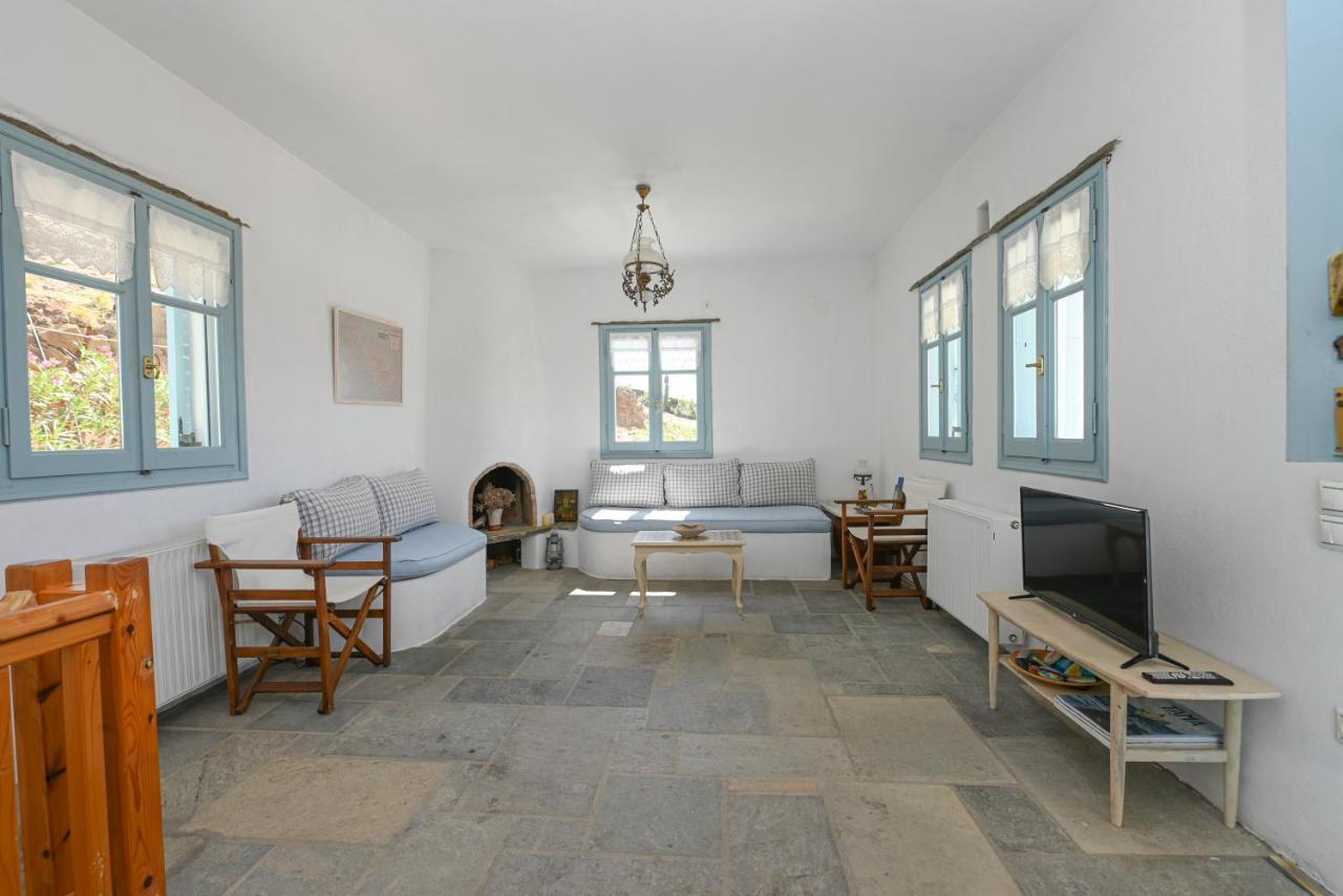 Astraia * Agios Ioannis (Tinos)