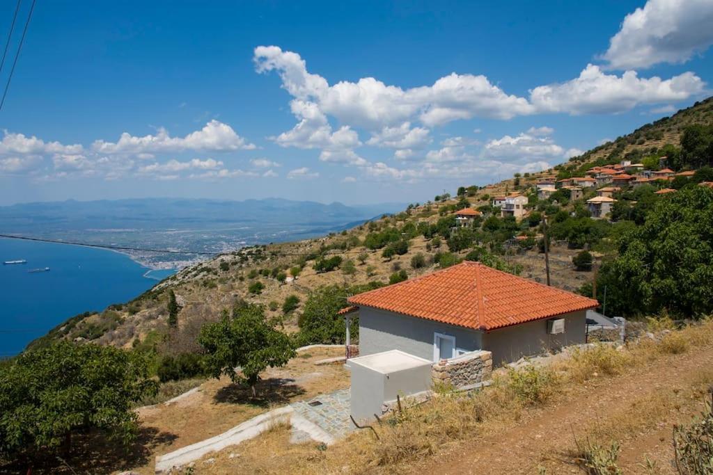 Apartment Demi ' S House : σπίτι στο βουνό με μαγευτική θέα! Kalamata