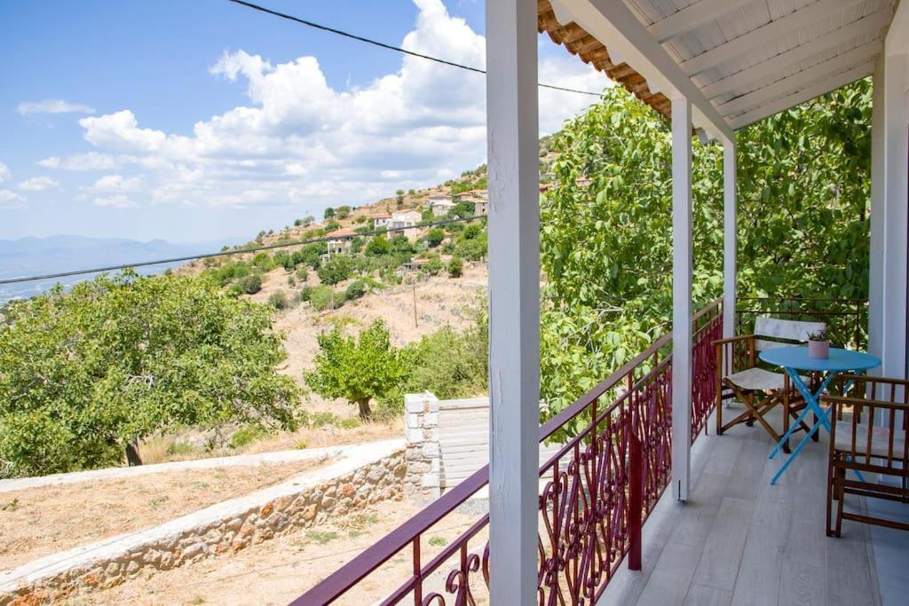 Demi ' S House : σπίτι στο βουνό με μαγευτική θέα!
