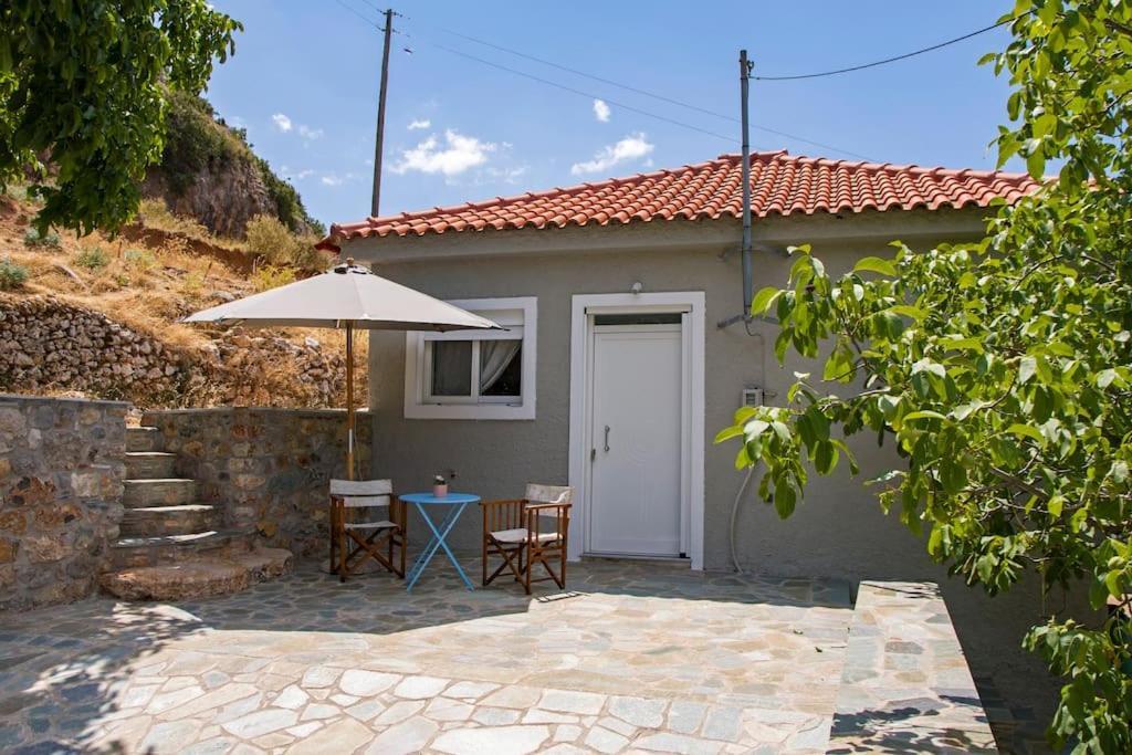 Demi ' S House : σπίτι στο βουνό με μαγευτική θέα! Kalamata