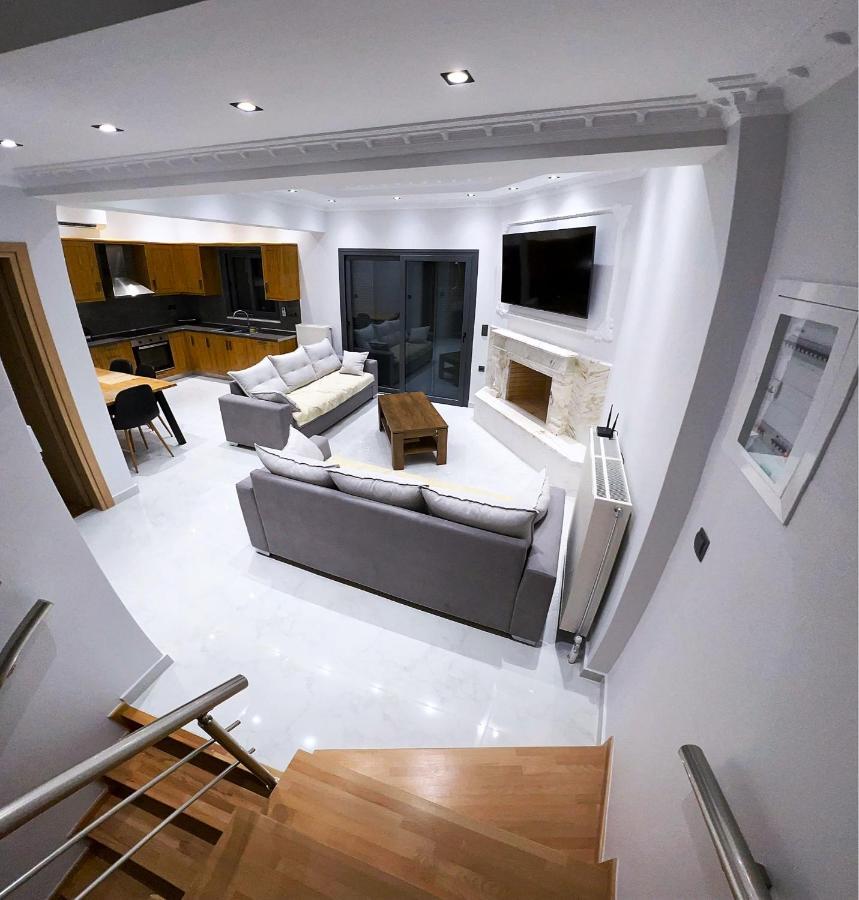 Kontis' Deluxe Furnished Apartment