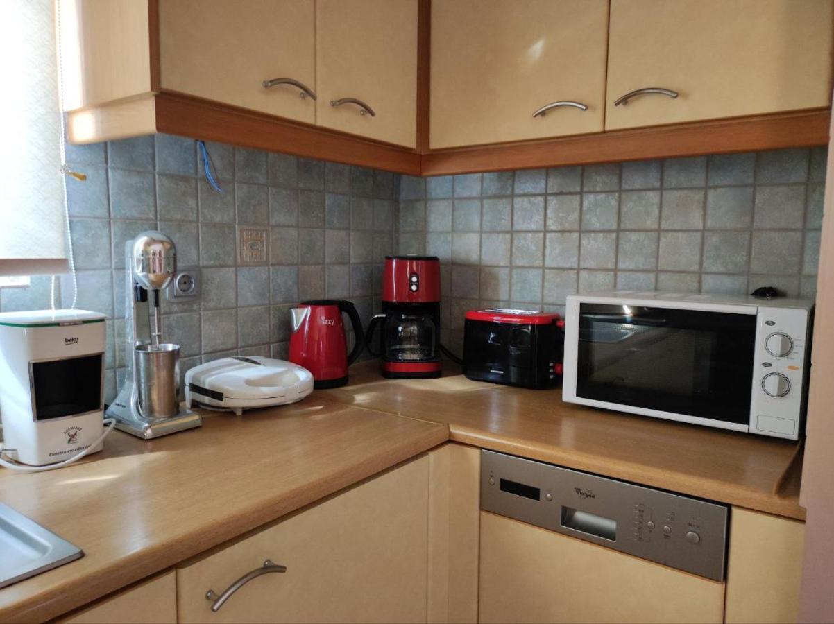 George's Family Friendly Maisonette With Great Exterior *
