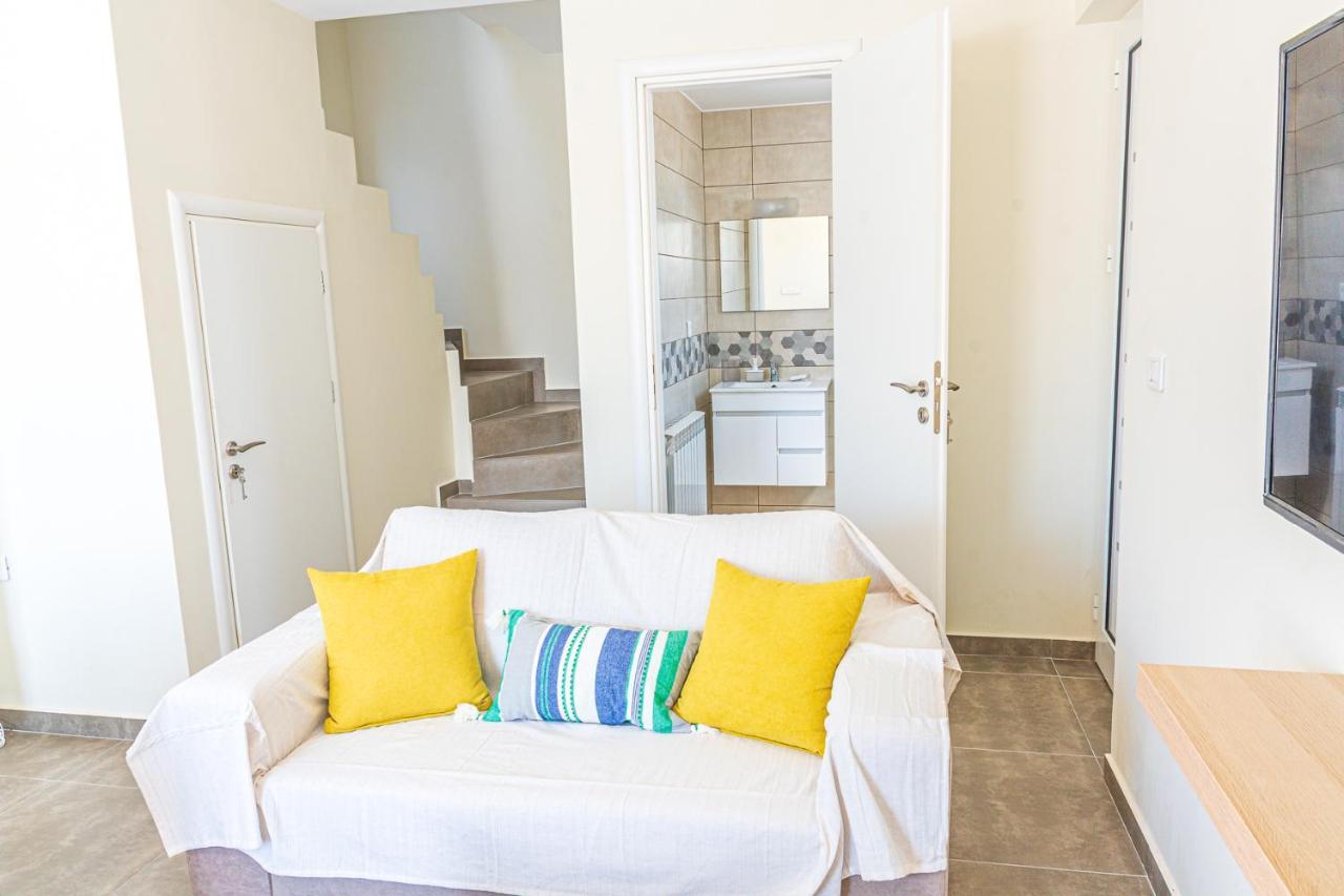 Modern, Cheerful & Dream Catching In Corinth Isthmia