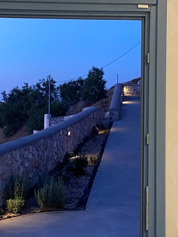 Ena Santorini Pyrgos Kallistis