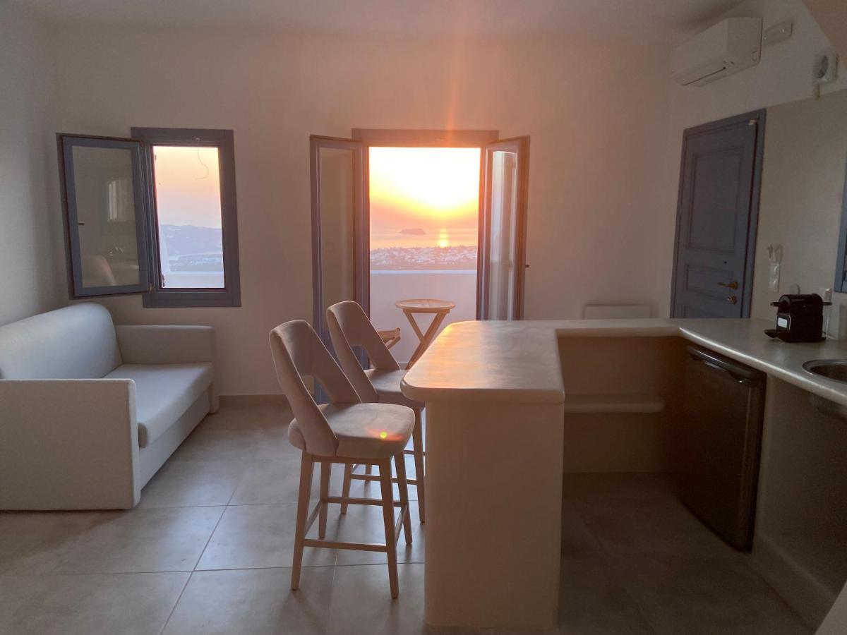 Ena Santorini Pyrgos Kallistis