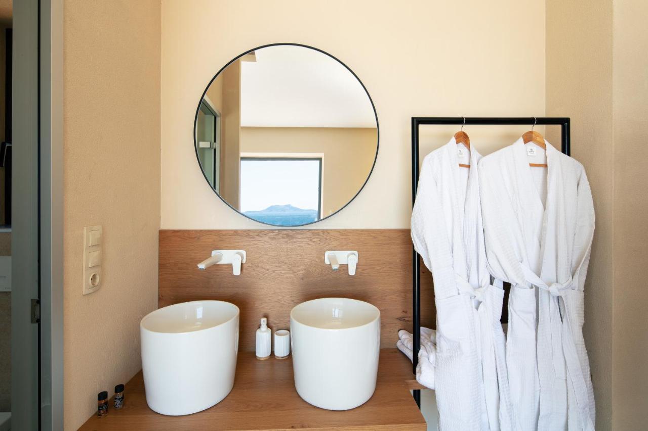 Seafront Luxury With Infinity Pool & Devine Views! * Agios Pavlos (Rethymno)