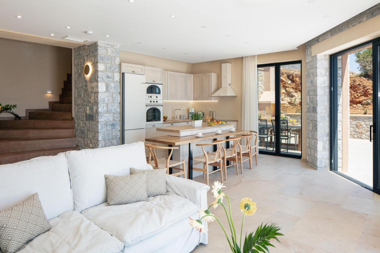 Villa Seafront Luxury With Infinity Pool & Devine Views! *